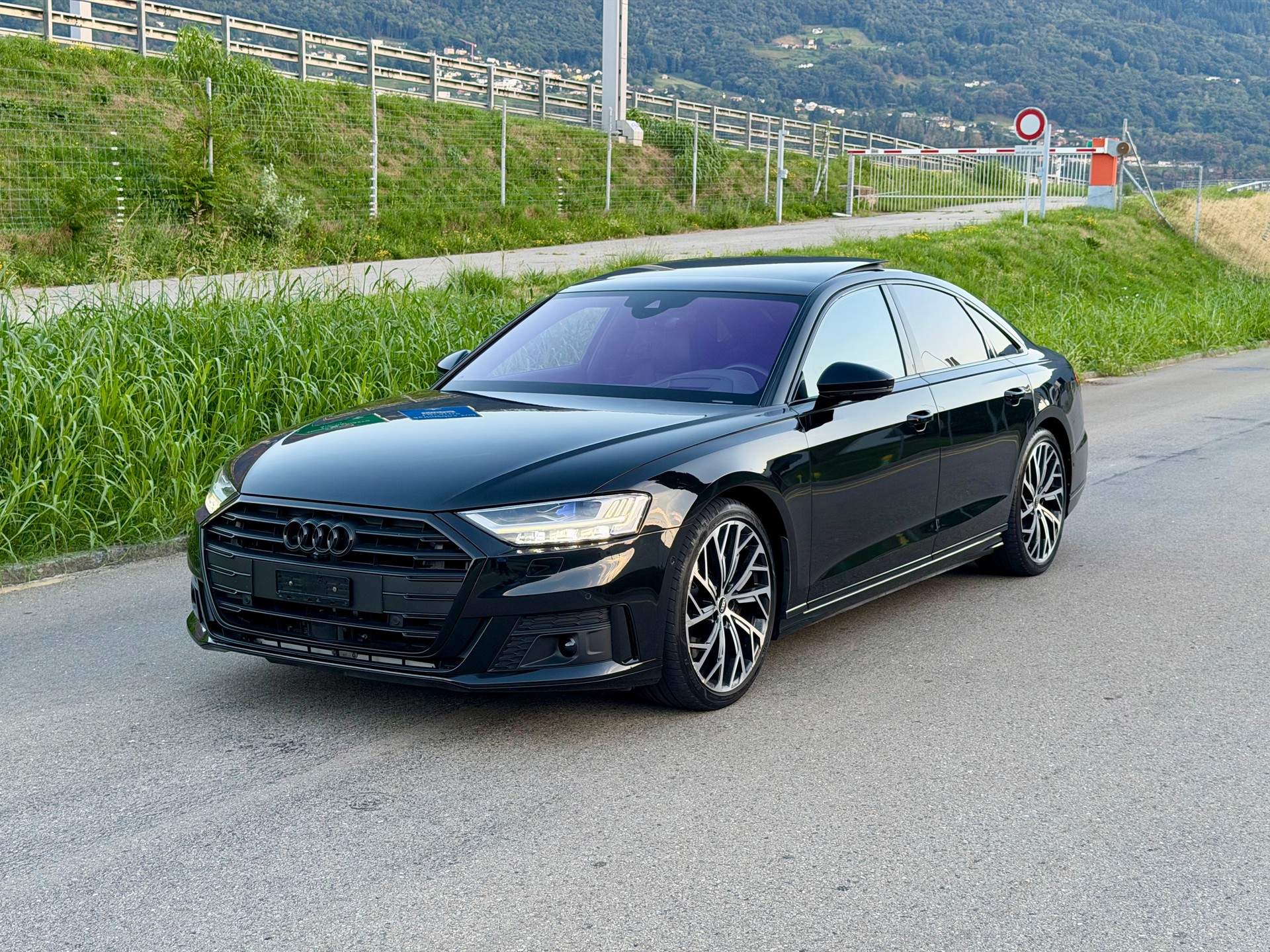 AUDI A8 55 TFSI quattro tiptronic-image-0