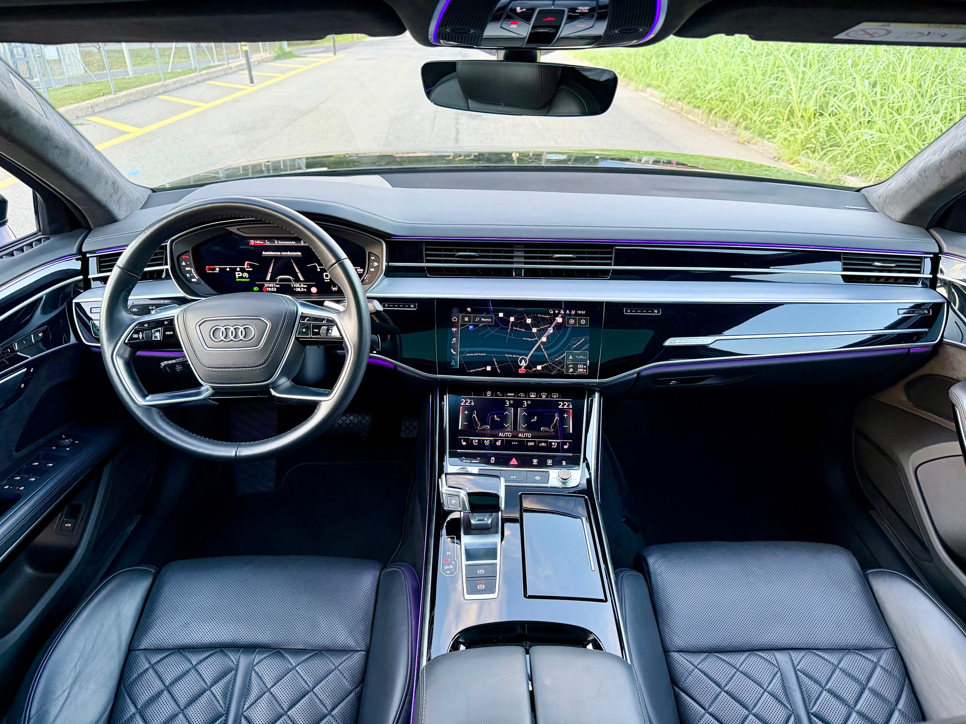 AUDI A8 55 TFSI quattro tiptronic-image-11