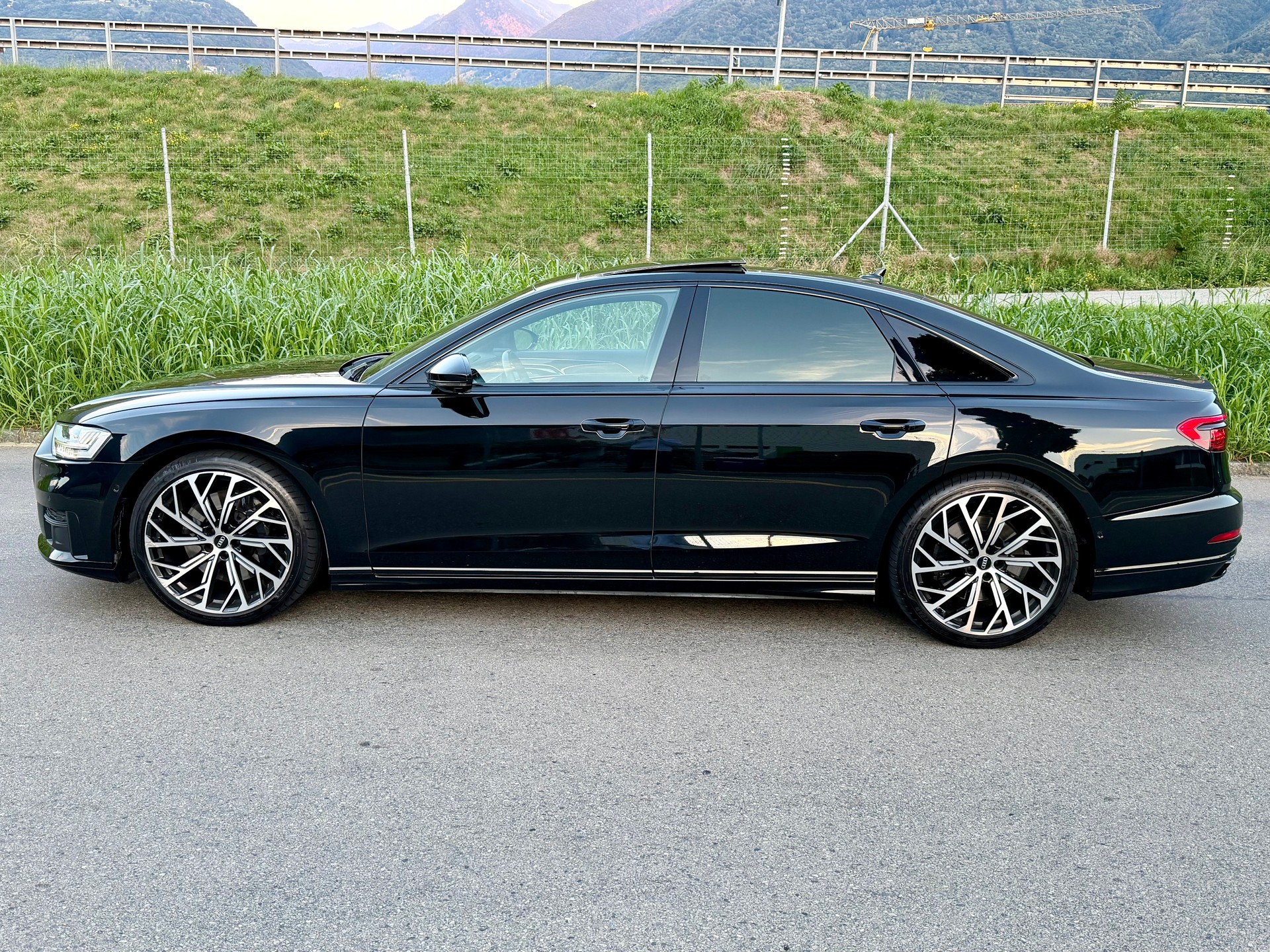 AUDI A8 55 TFSI quattro tiptronic-image-1