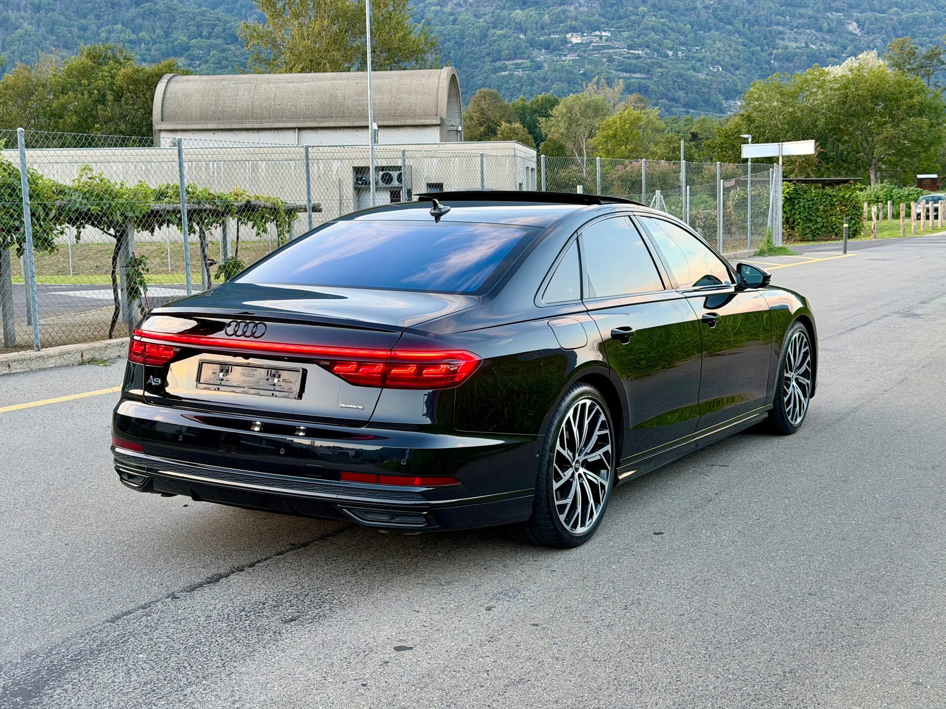 AUDI A8 55 TFSI quattro tiptronic-image-4
