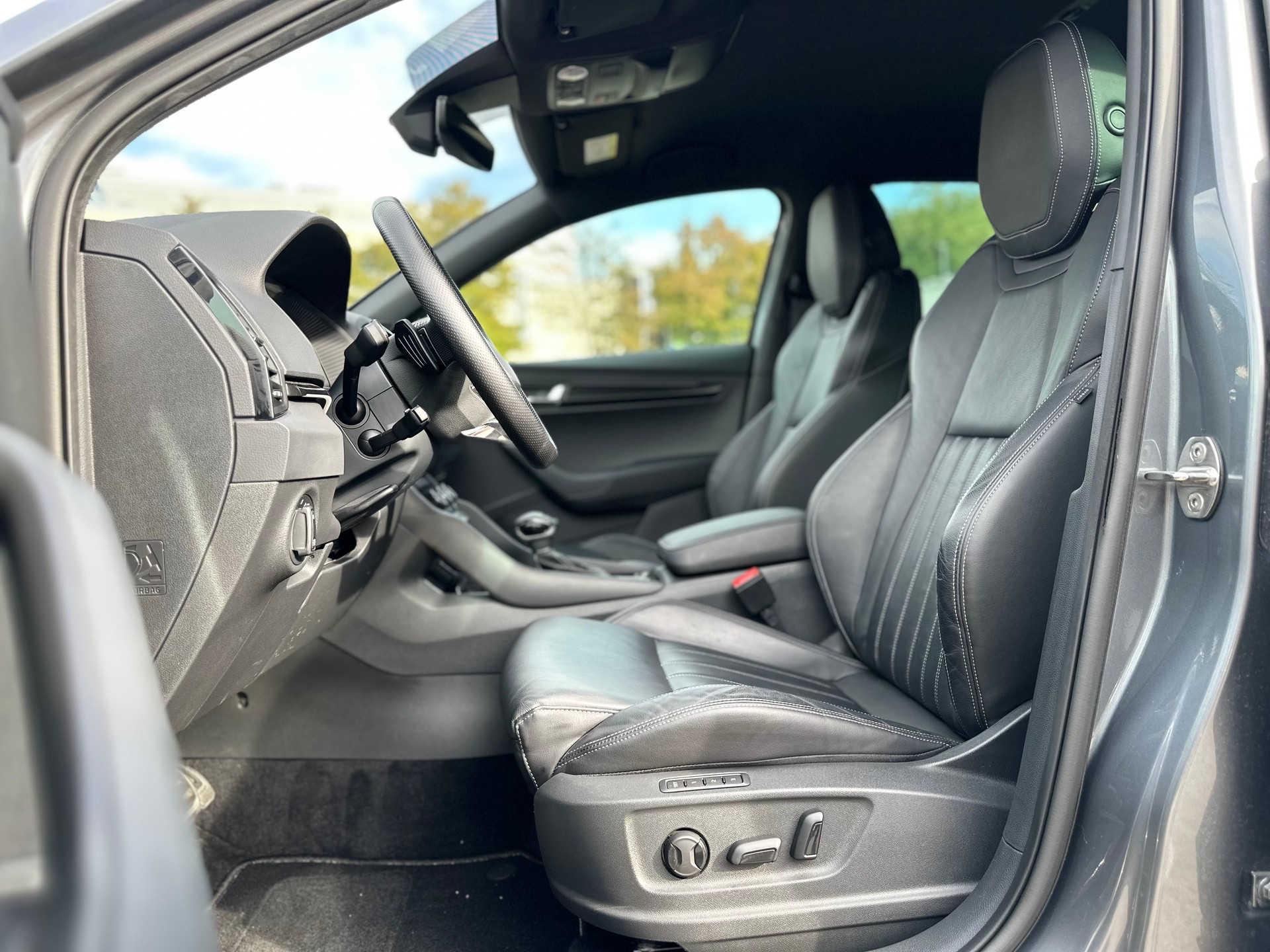 SKODA Karoq 2.0 TSI SportLine 4x4 DSG-image-12