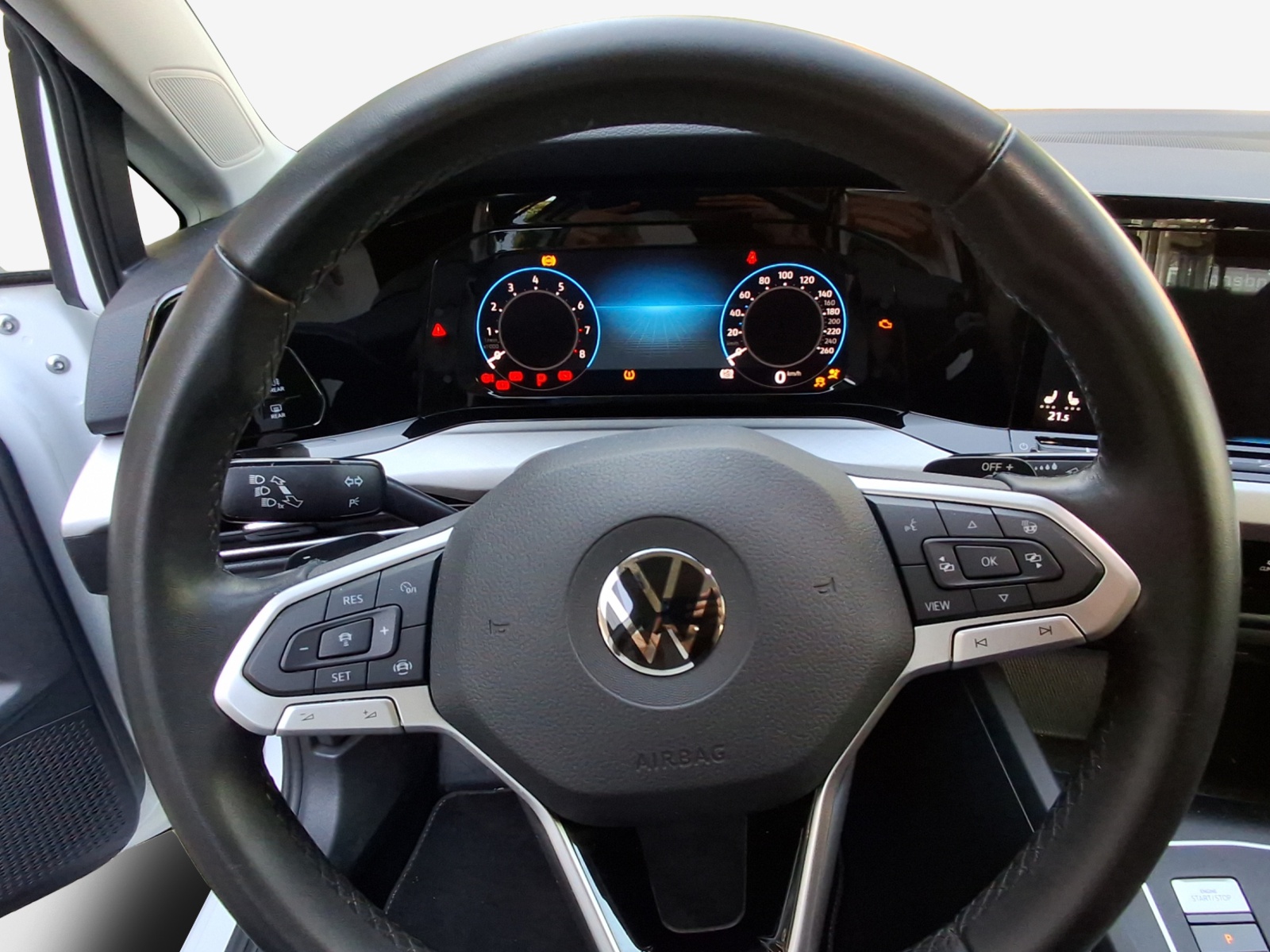 VW Golf 1.0 eTSI mHEV ACTLife DSG-image-9