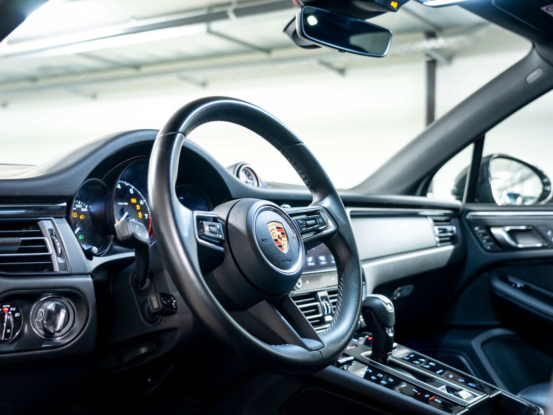 PORSCHE Macan PDK-image-17
