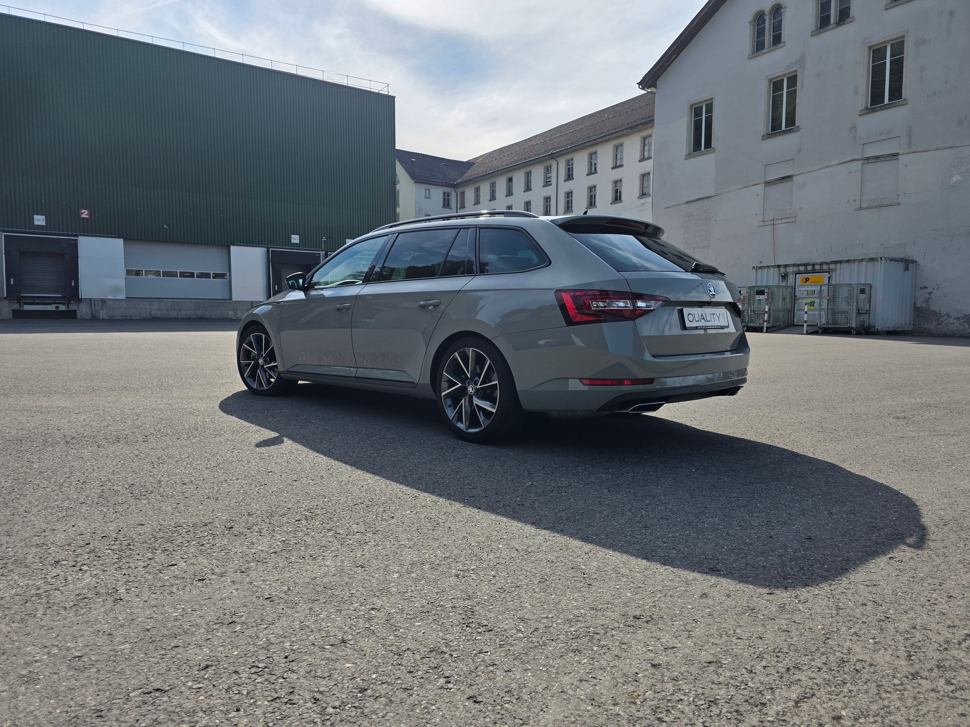 SKODA Superb Combi 2.0 TSI SportLine+ DSG 4x4-image-16