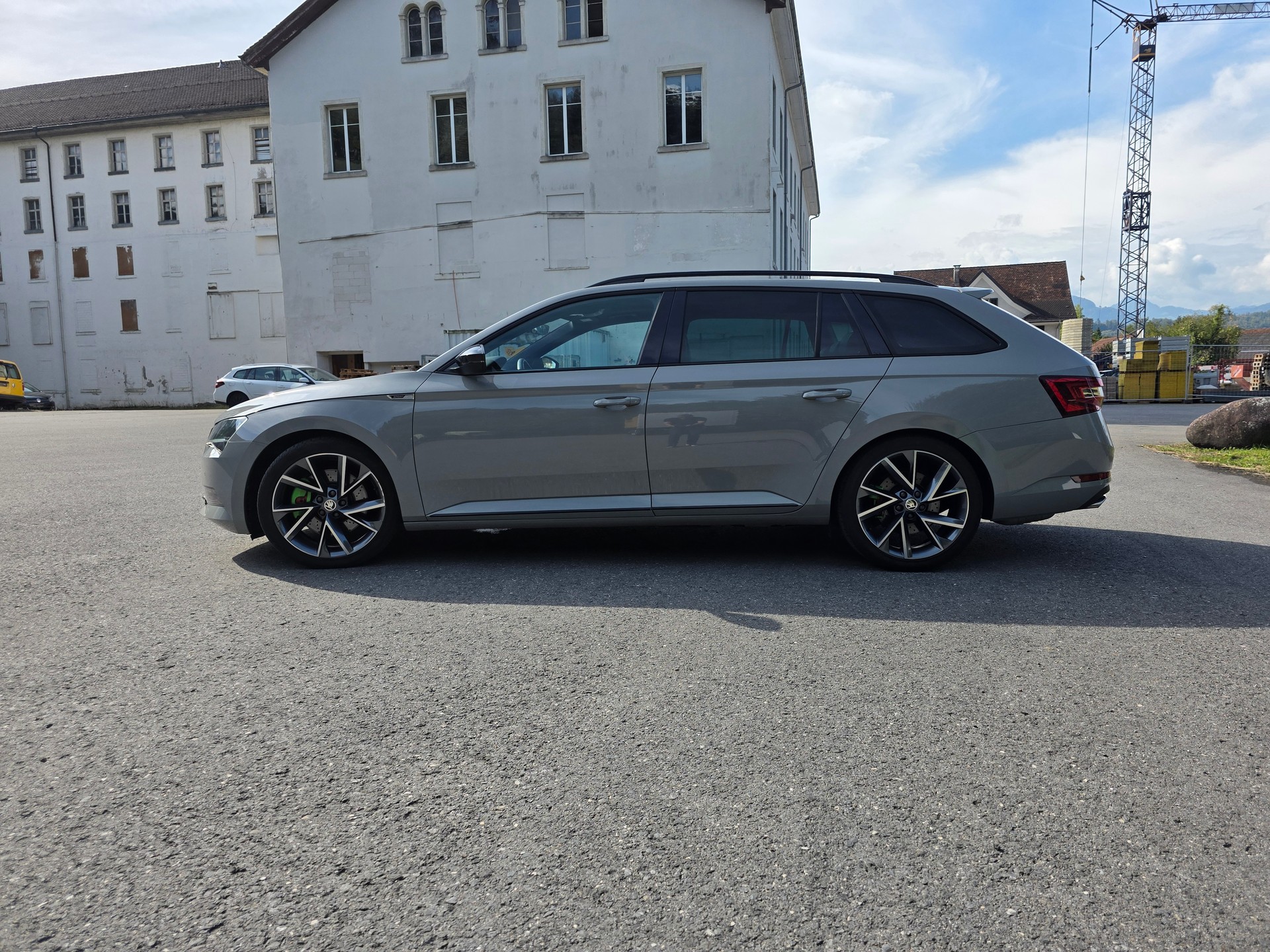 SKODA Superb Combi 2.0 TSI SportLine+ DSG 4x4-image-11