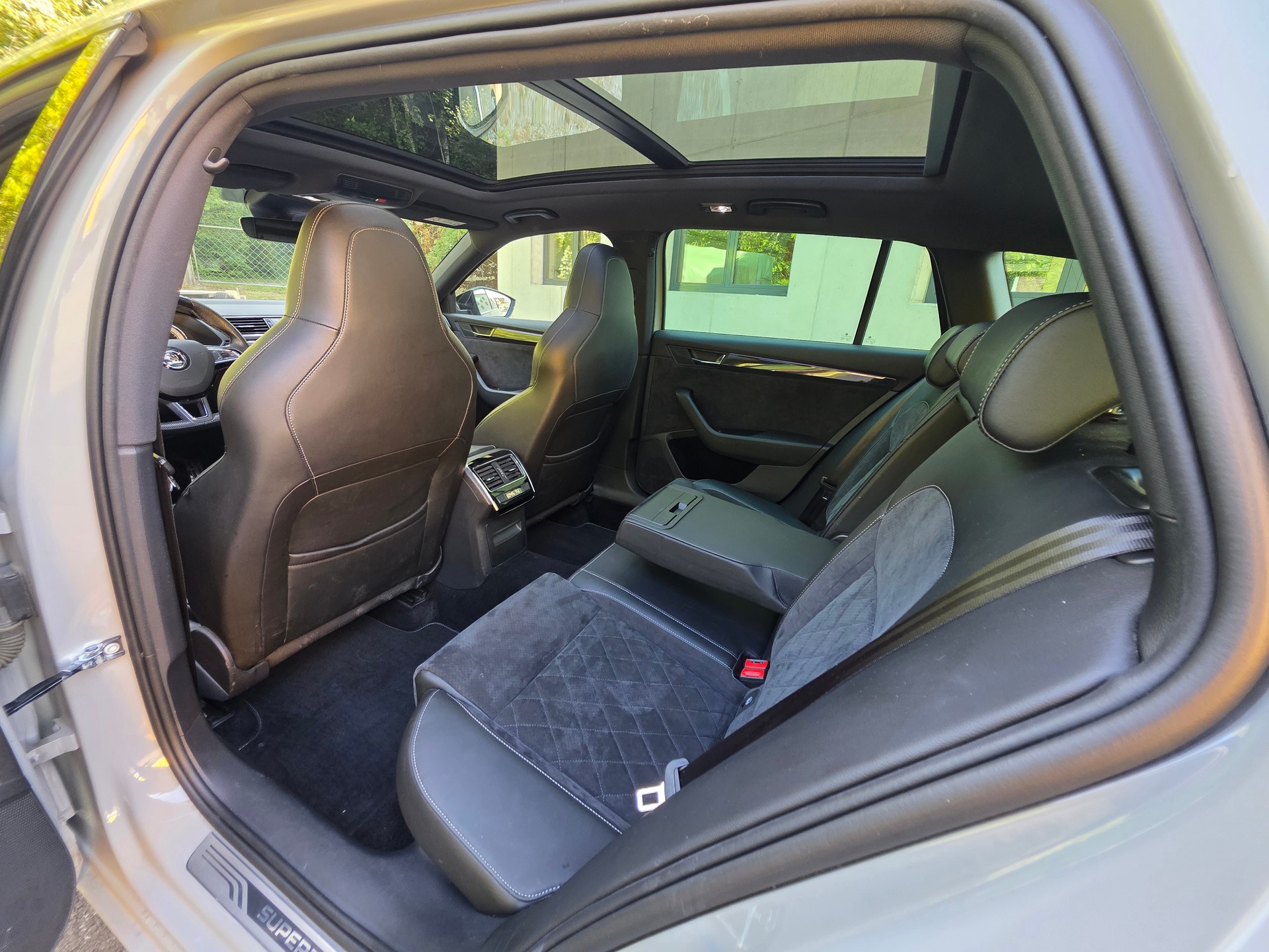 SKODA Superb Combi 2.0 TSI SportLine+ DSG 4x4-image-24