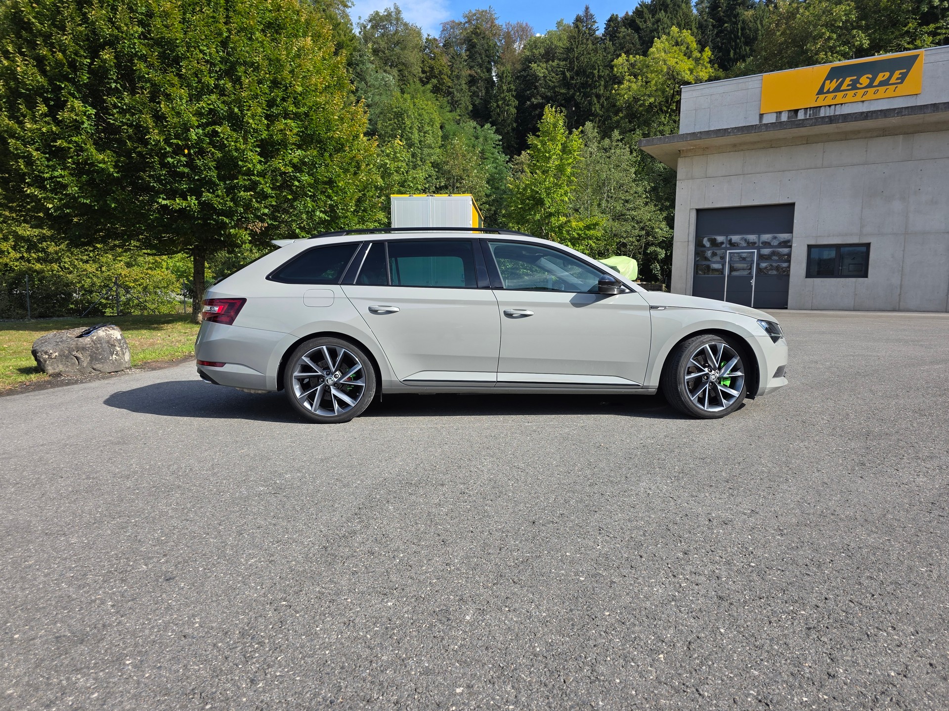 SKODA Superb Combi 2.0 TSI SportLine+ DSG 4x4-image-12