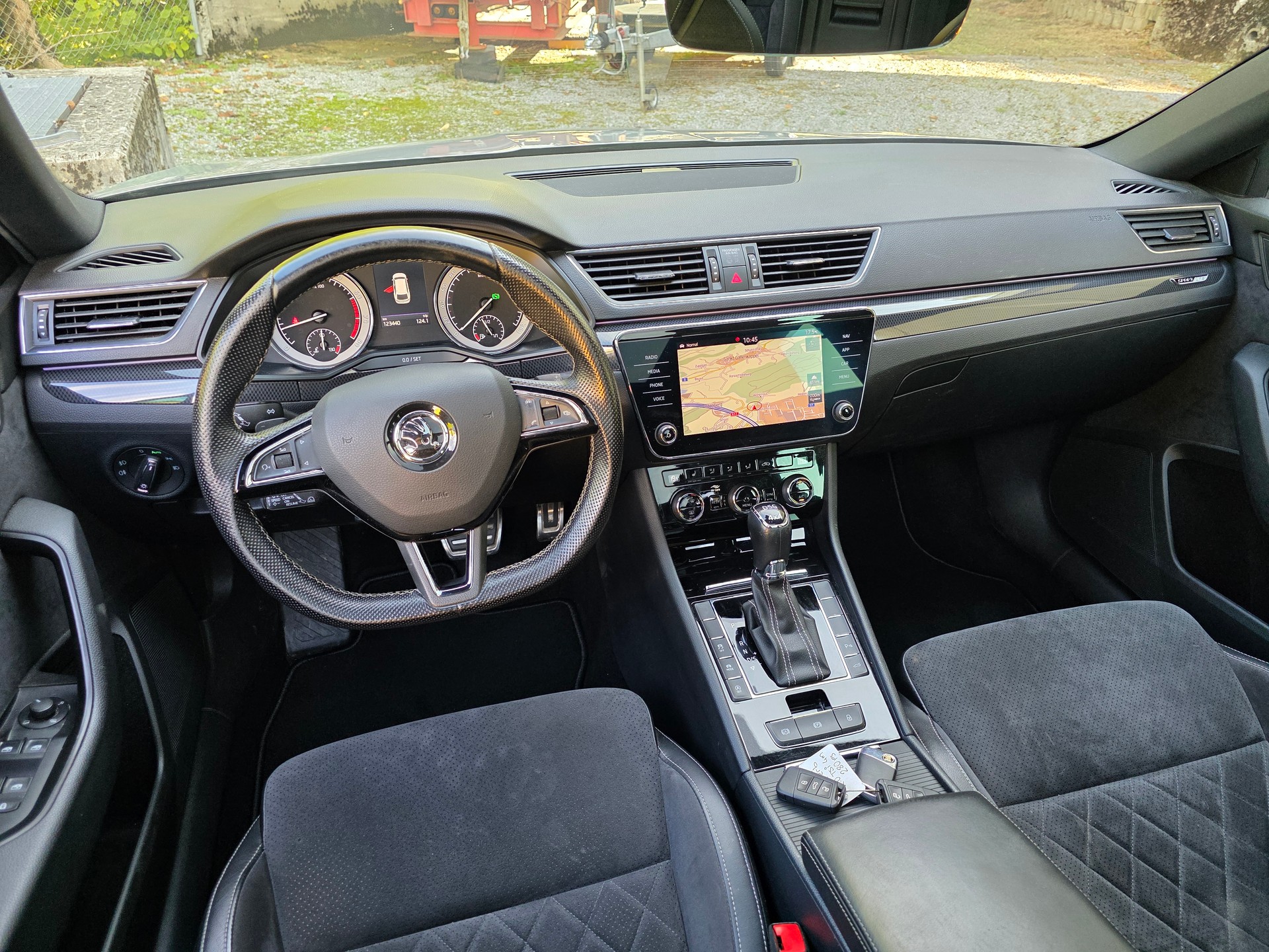 SKODA Superb Combi 2.0 TSI SportLine+ DSG 4x4-image-20