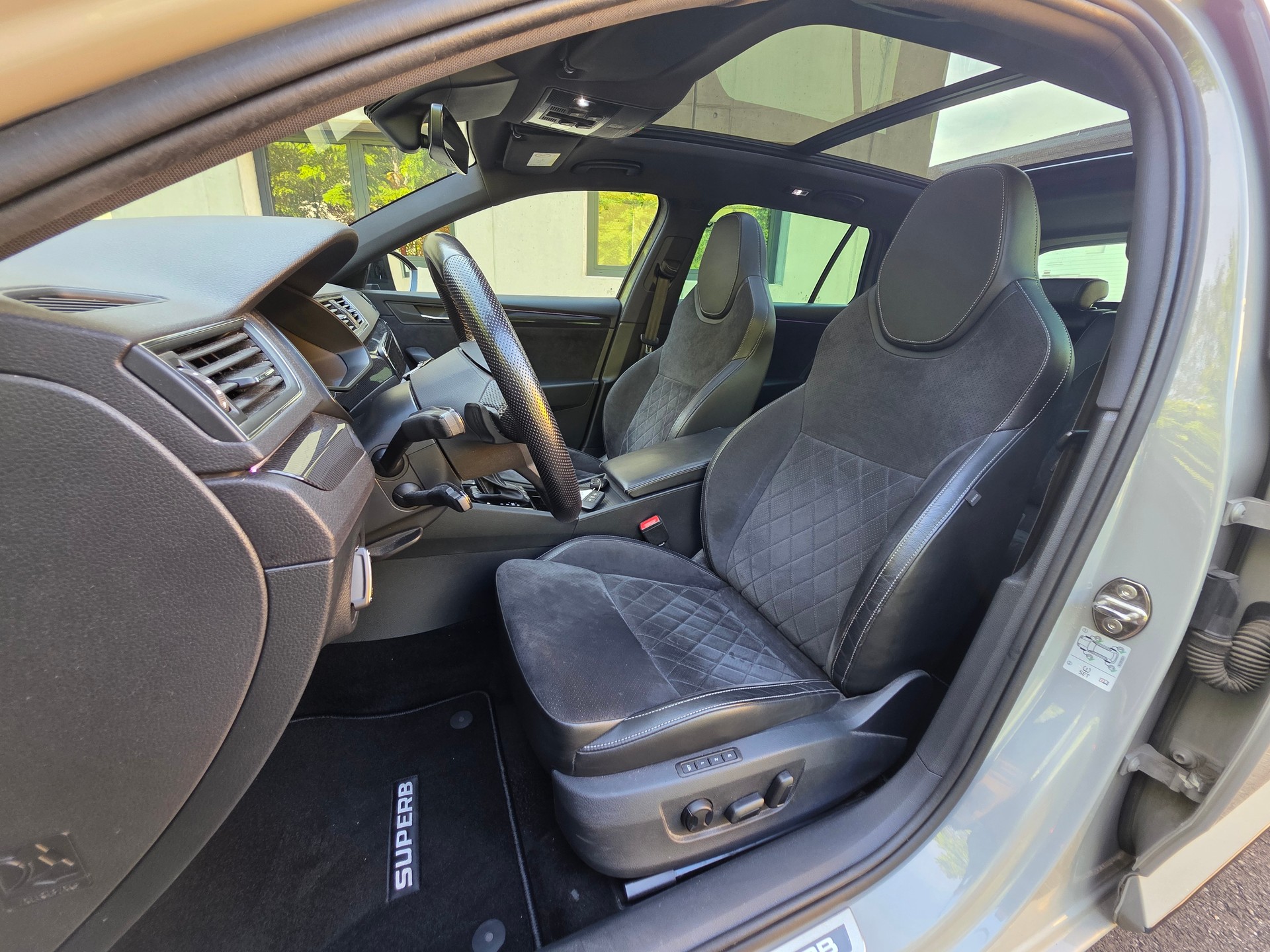 SKODA Superb Combi 2.0 TSI SportLine+ DSG 4x4-image-22