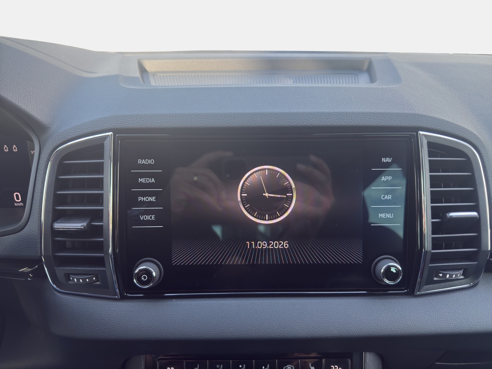 SKODA Karoq 2.0 TDI CR Dynamic 4x4 DSG-image-11