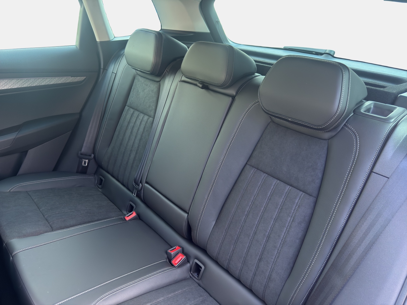 SKODA Karoq 2.0 TDI CR Dynamic 4x4 DSG-image-16