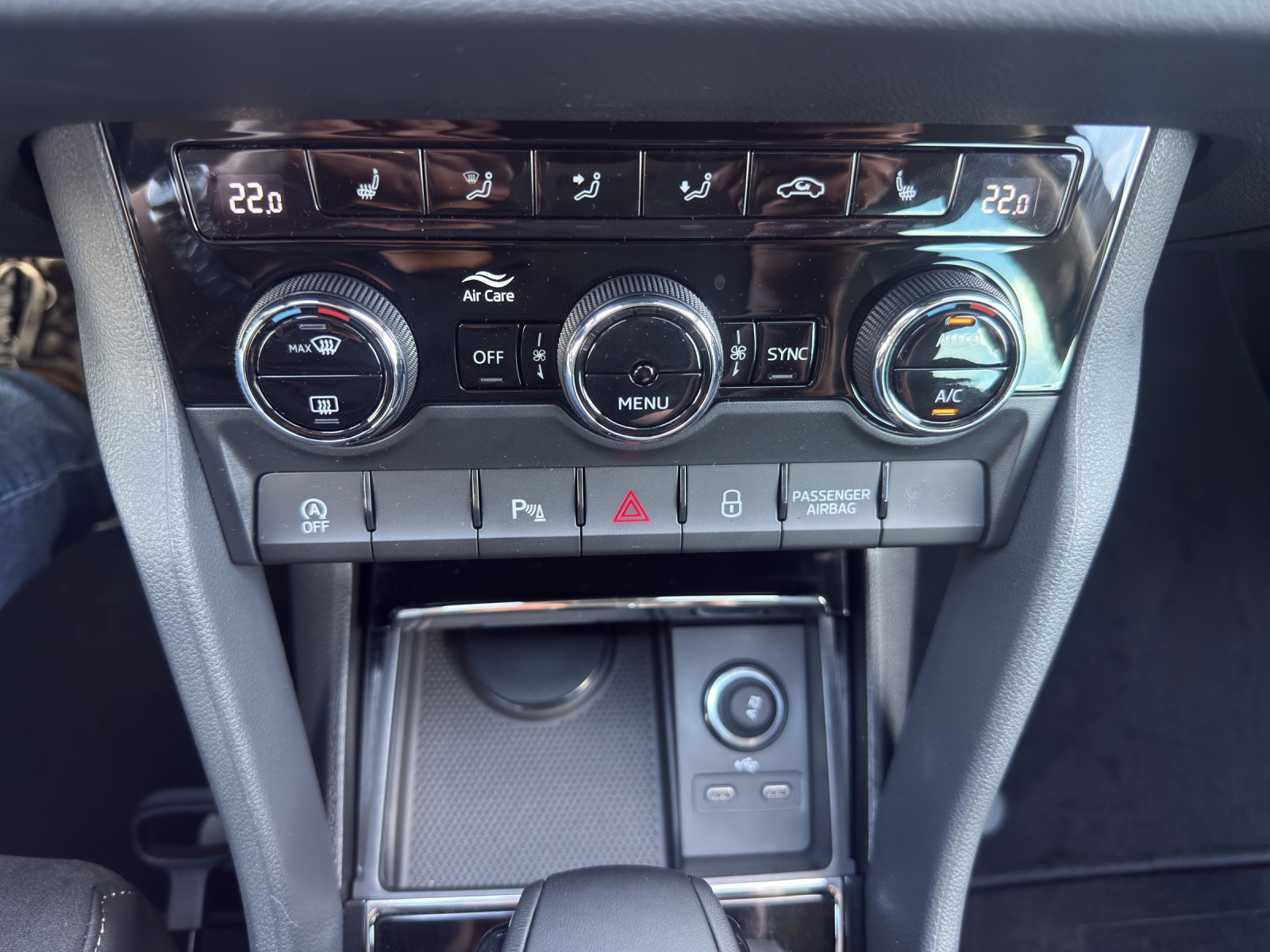 SKODA Karoq 2.0 TDI CR Dynamic 4x4 DSG-image-14
