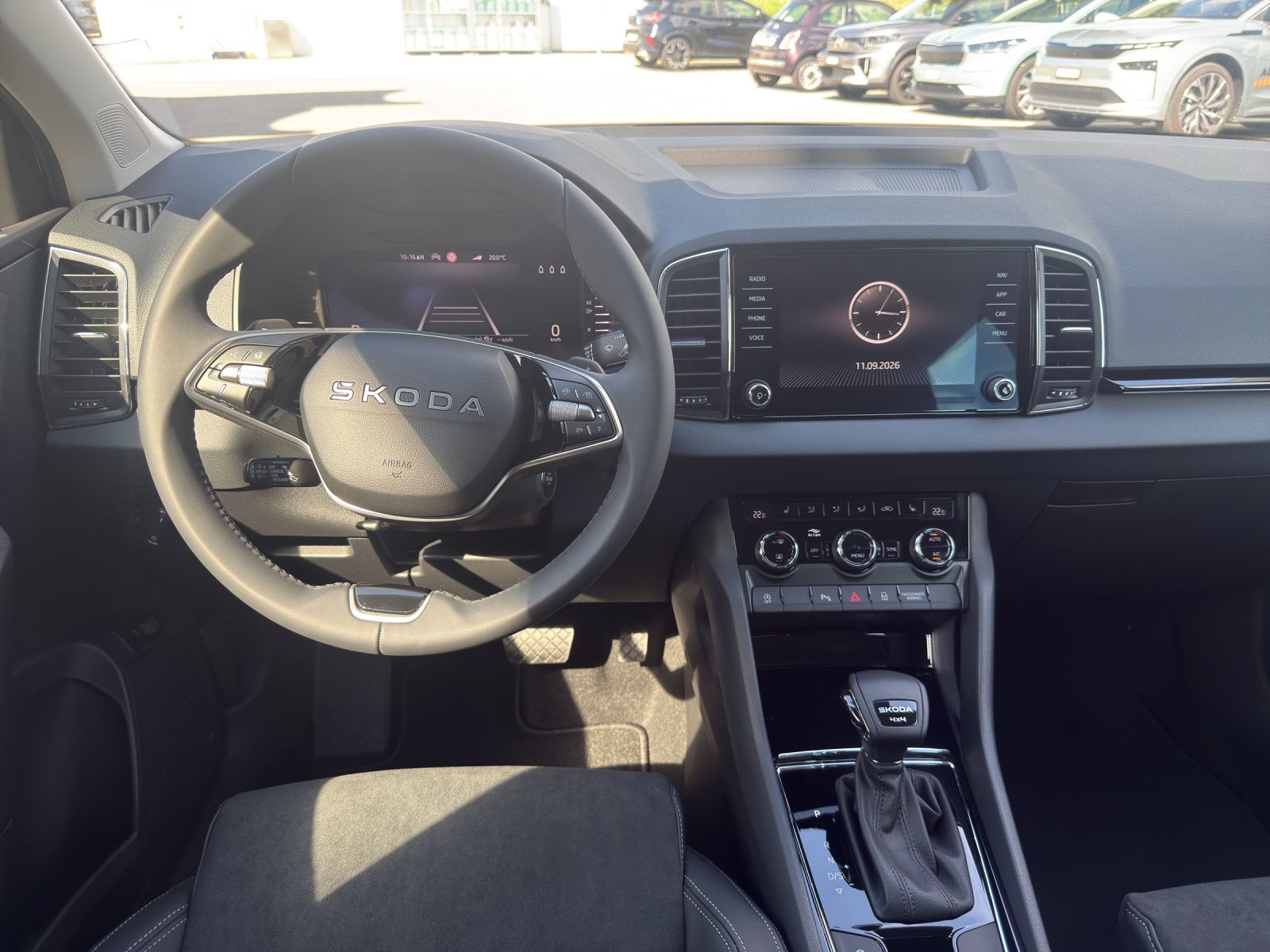 SKODA Karoq 2.0 TDI CR Dynamic 4x4 DSG-image-9