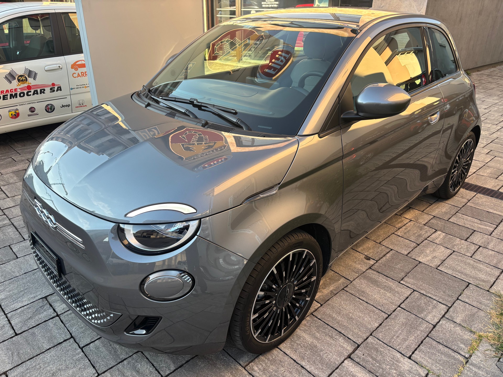 FIAT 500 electric 87 kW Icon-image-1