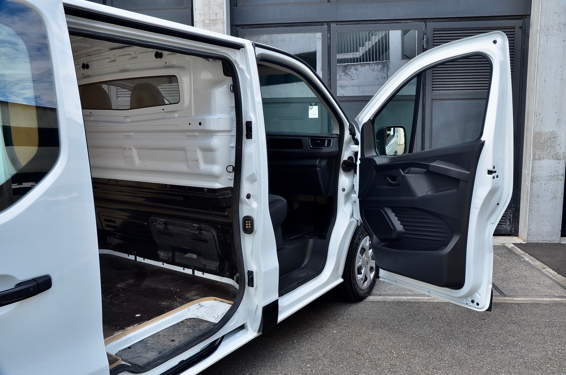RENAULT Trafic Kaw. 2.8 t L1 H1 2.0 dCi Blue 110 Advance-image-22