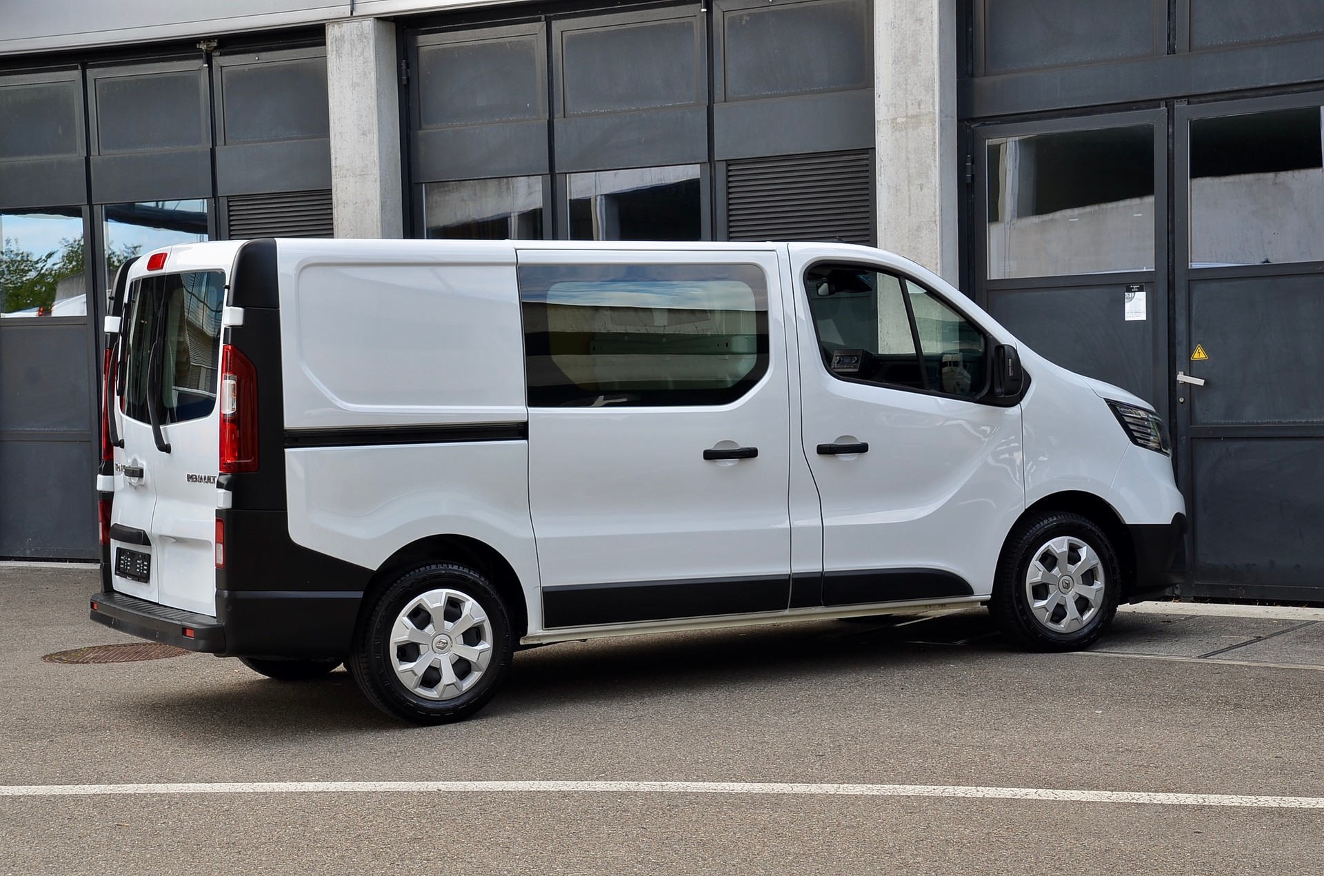 RENAULT Trafic Kaw. 2.8 t L1 H1 2.0 dCi Blue 110 Advance-image-3