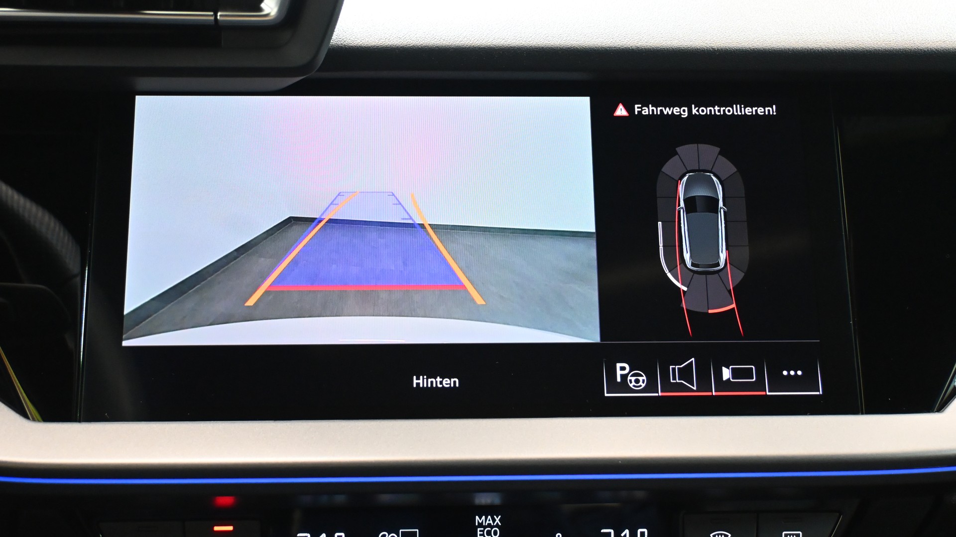 AUDI S3 Sportback TFSI quattro S-tronic-image-13