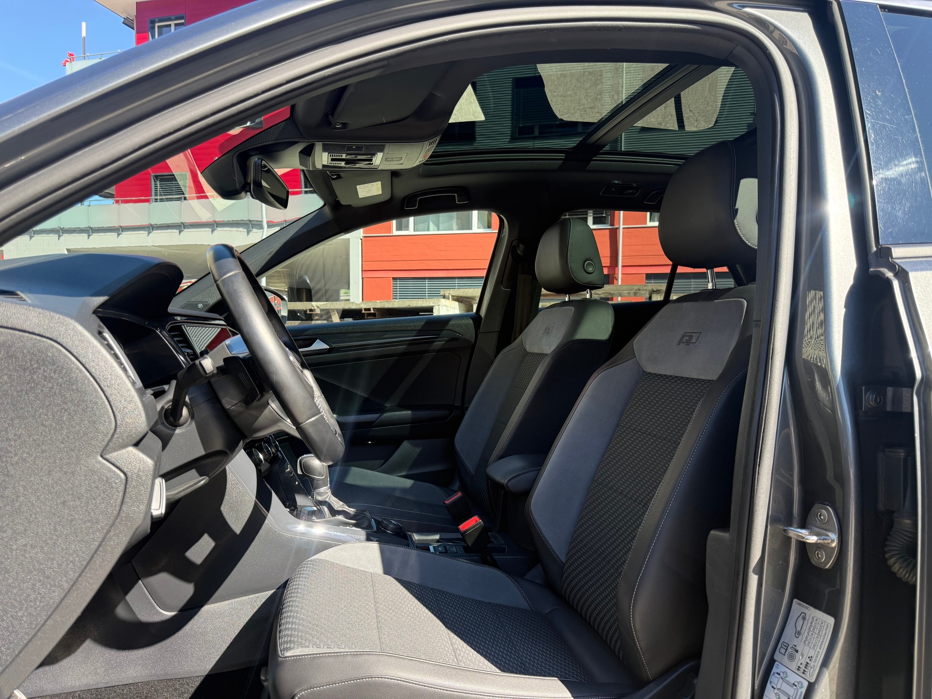VW T-Roc 2.0 TSI Sport DSG 4Motion-image-9