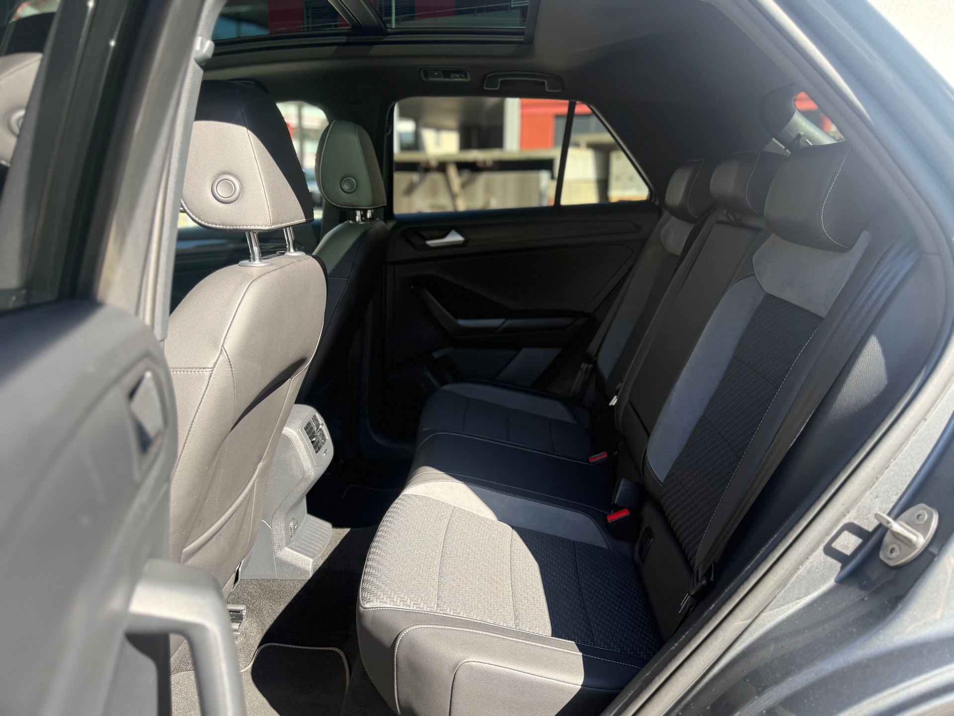 VW T-Roc 2.0 TSI Sport DSG 4Motion-image-6