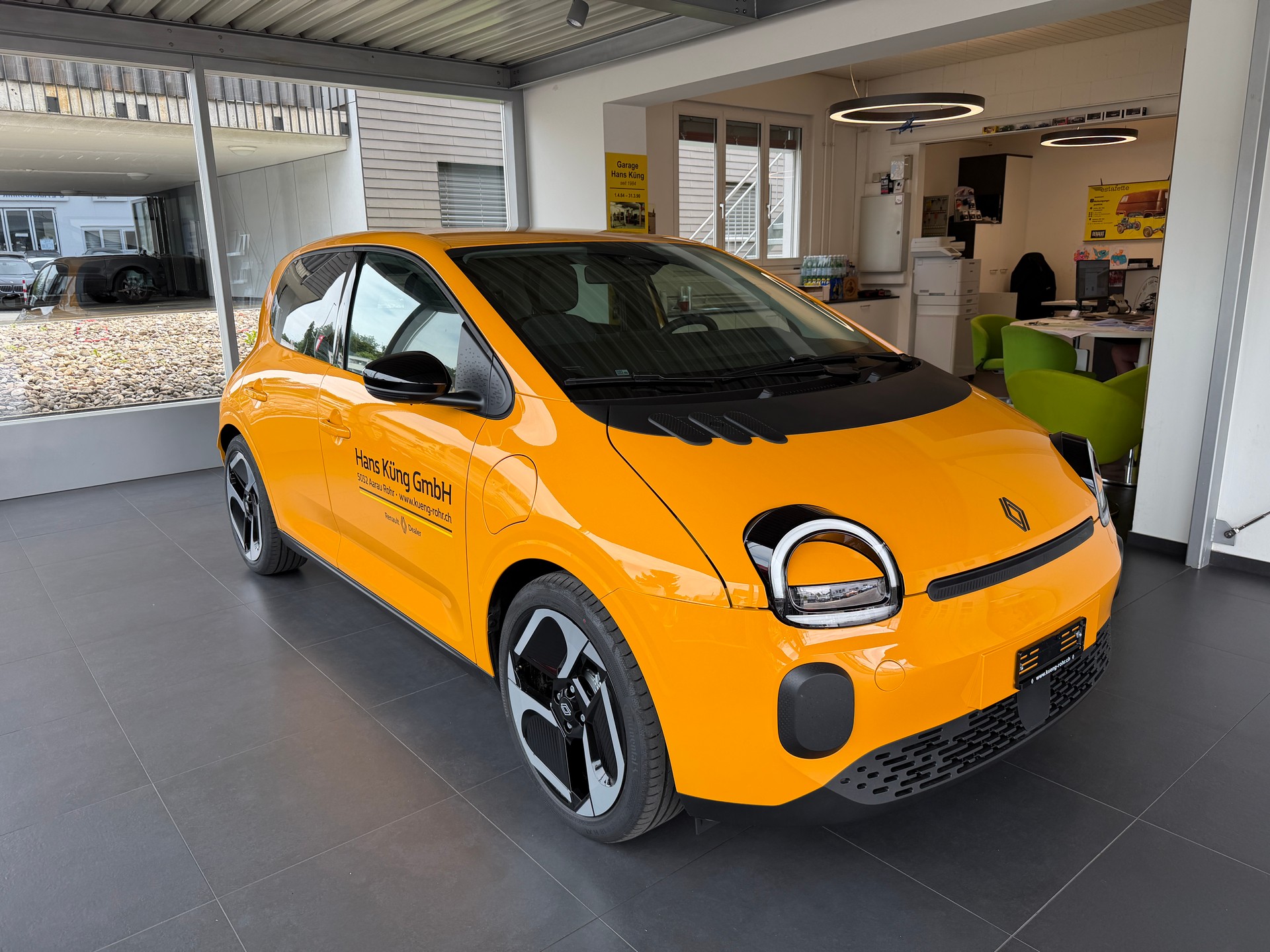 RENAULT Twingo E-Tech Urban Range techno-image-1