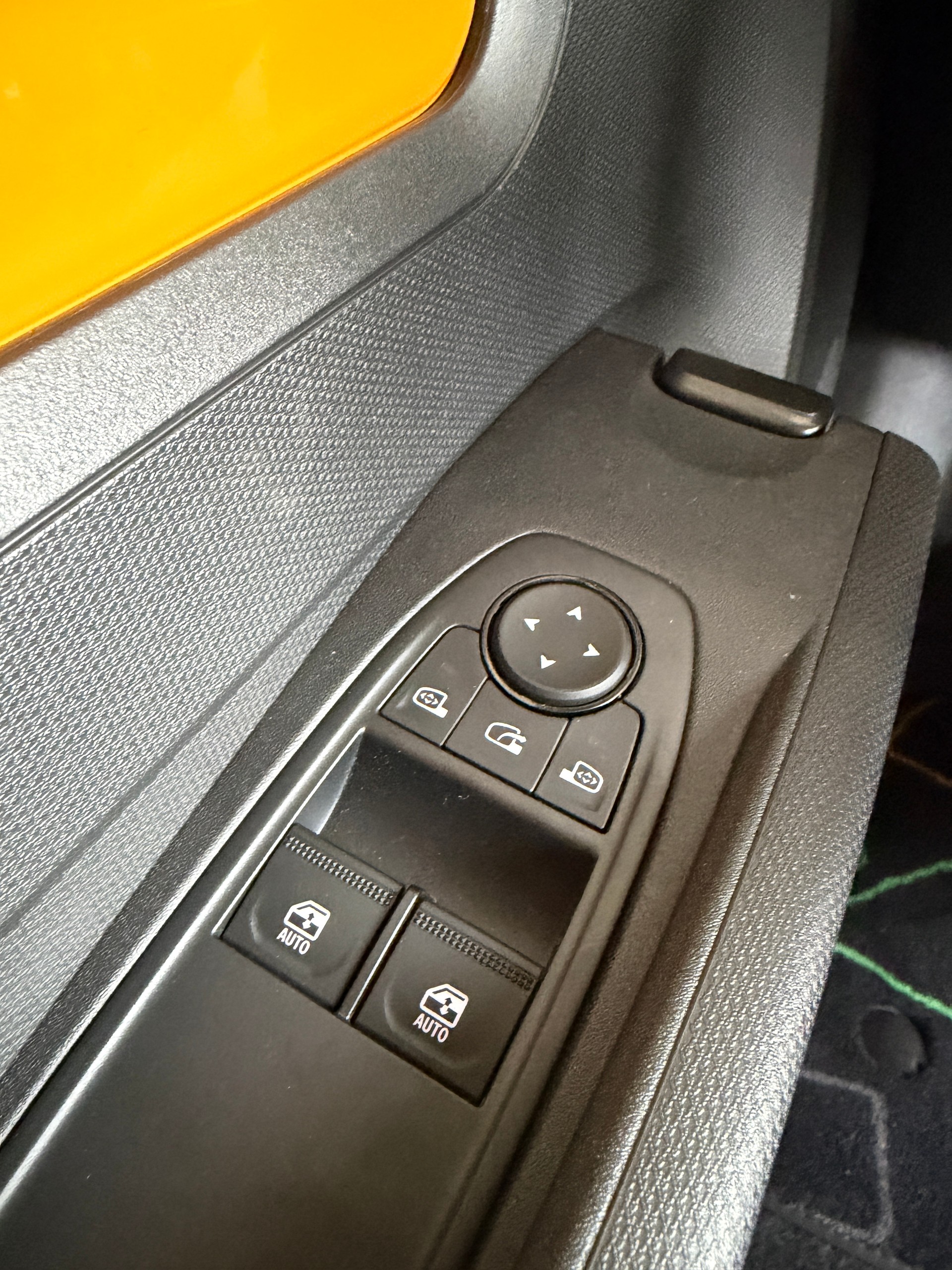 RENAULT Twingo E-Tech Urban Range techno-image-12
