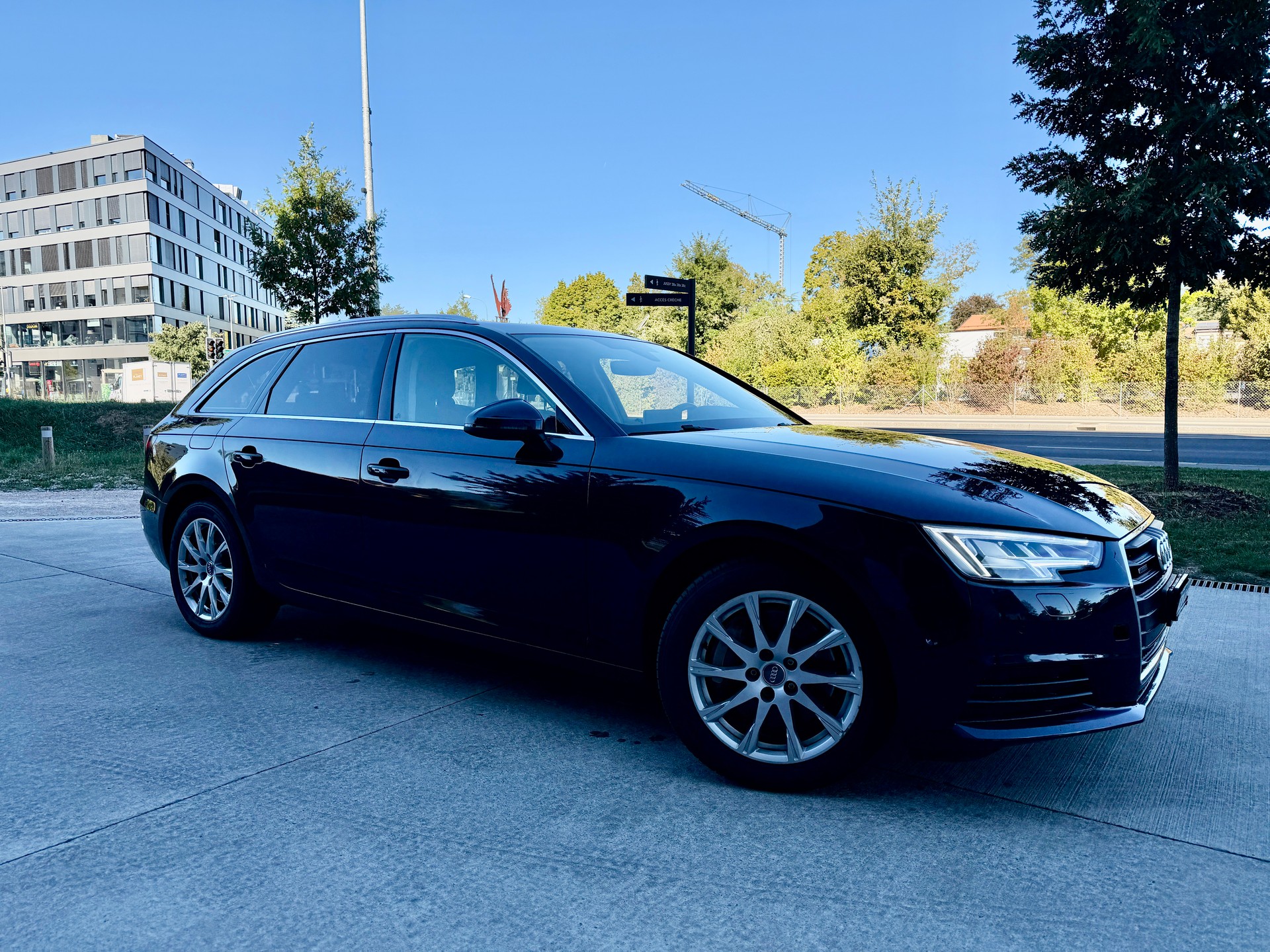 AUDI A4 Avant 3.0 TDI Design quattro tiptronic-image-2