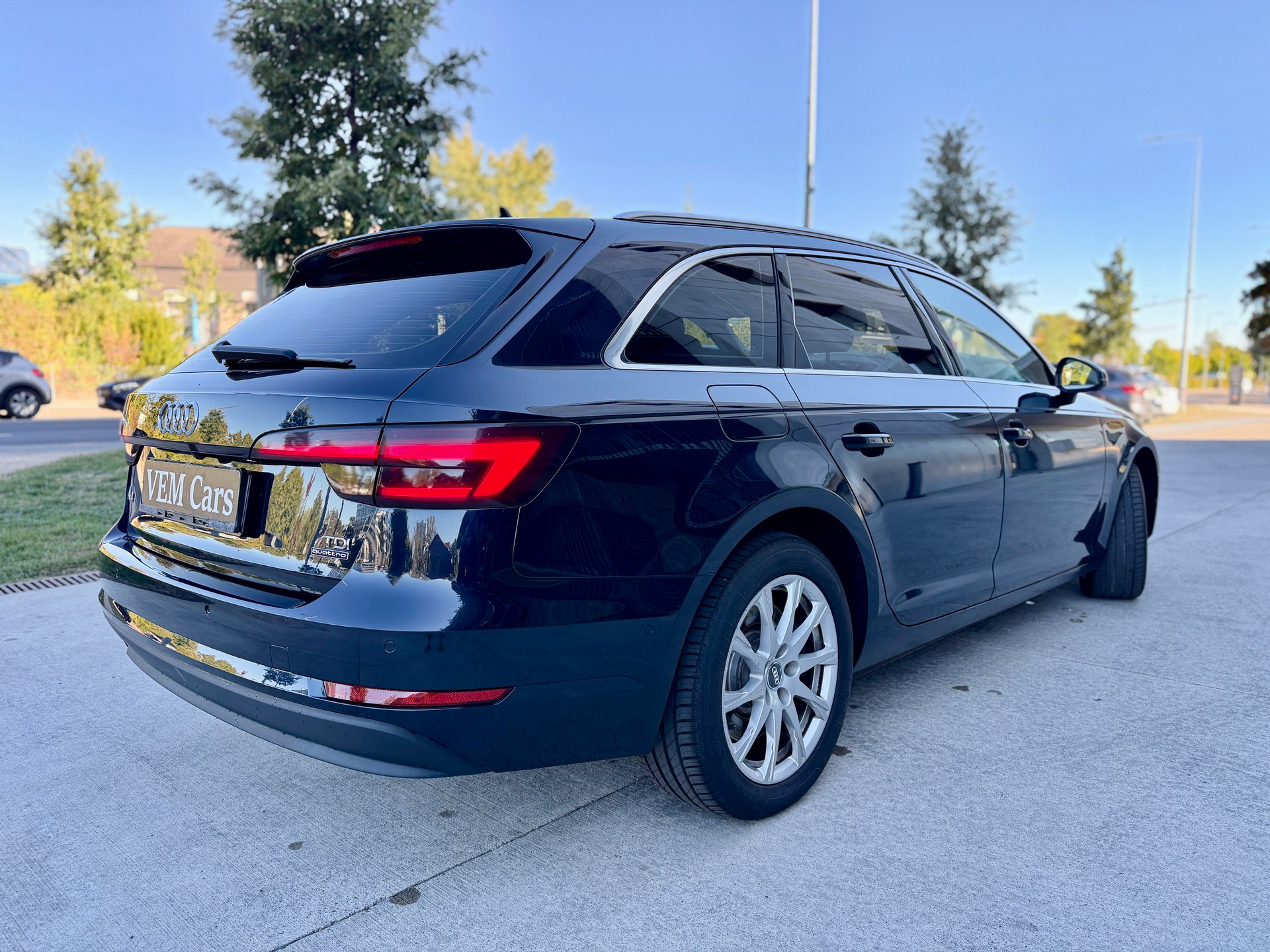 AUDI A4 Avant 3.0 TDI Design quattro tiptronic-image-4