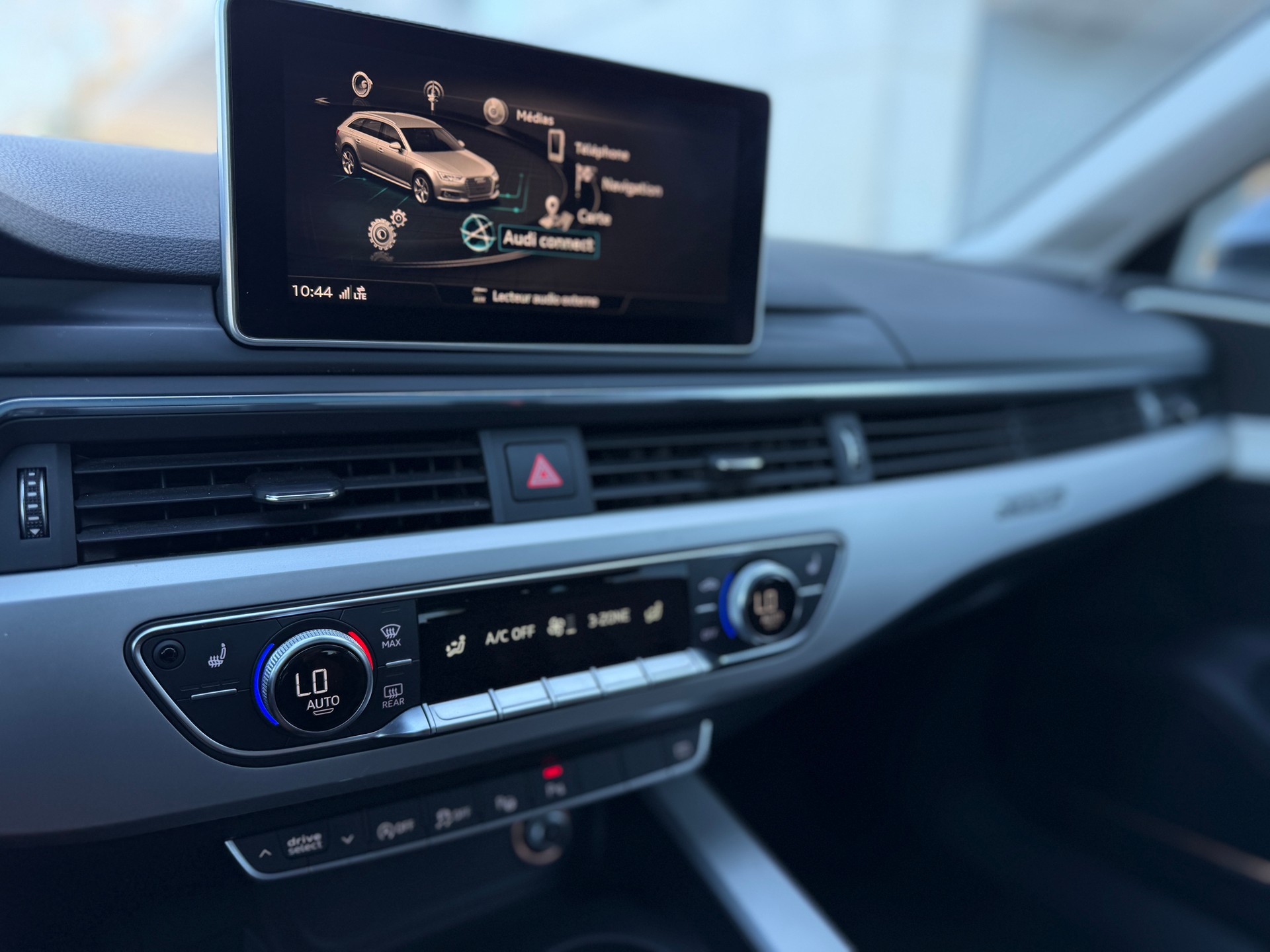 AUDI A4 Avant 3.0 TDI Design quattro tiptronic-image-9