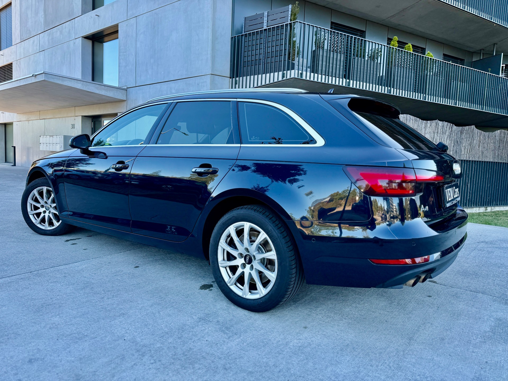 AUDI A4 Avant 3.0 TDI Design quattro tiptronic-image-3