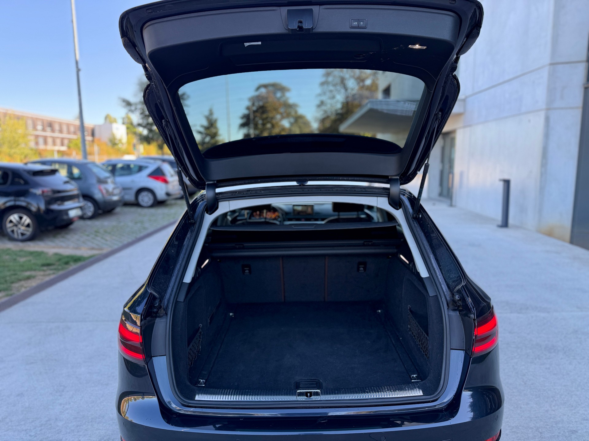 AUDI A4 Avant 3.0 TDI Design quattro tiptronic-image-6
