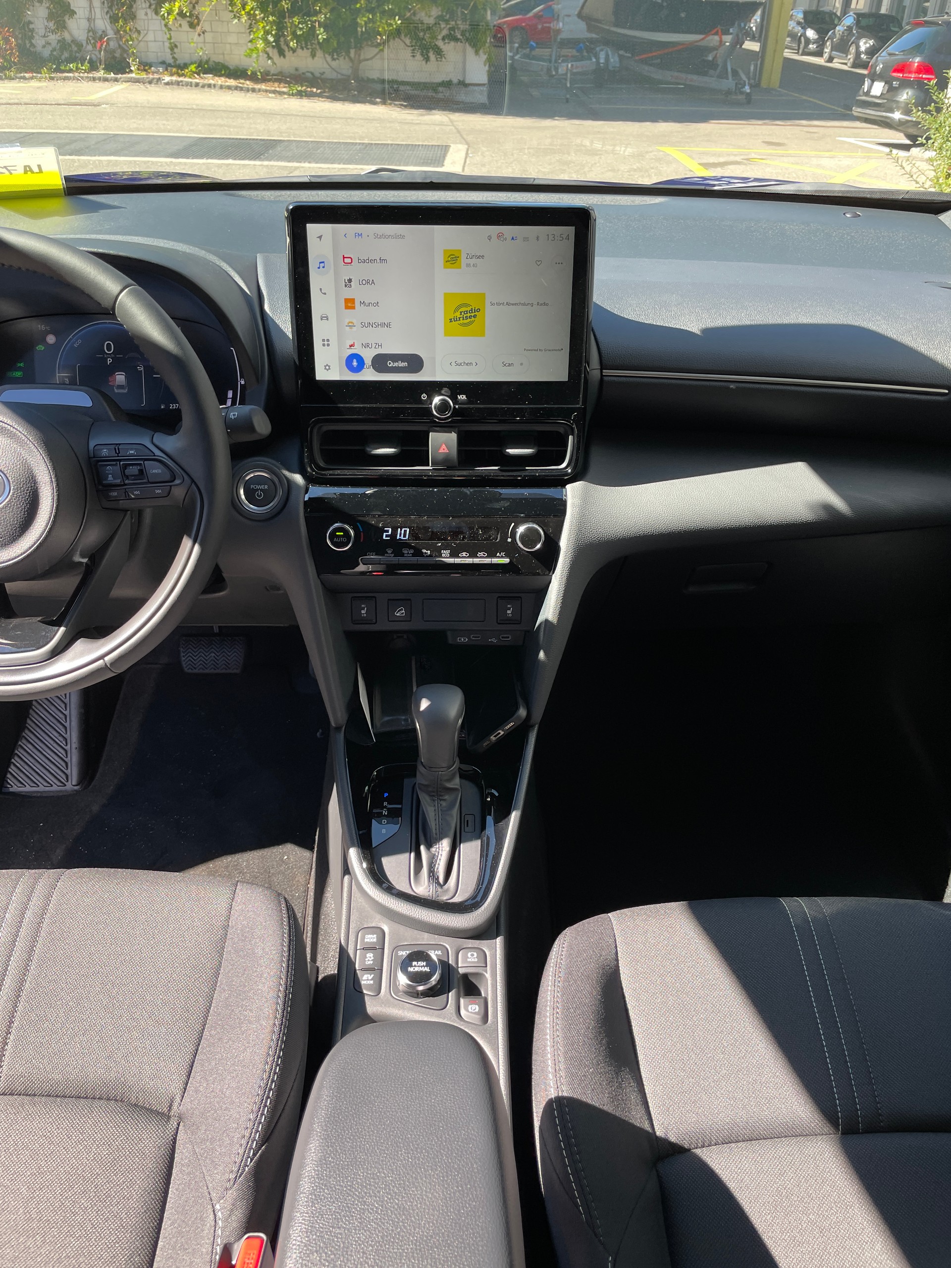 TOYOTA Yaris Cross 1.5 Trend AWDi e-CVT-image-15