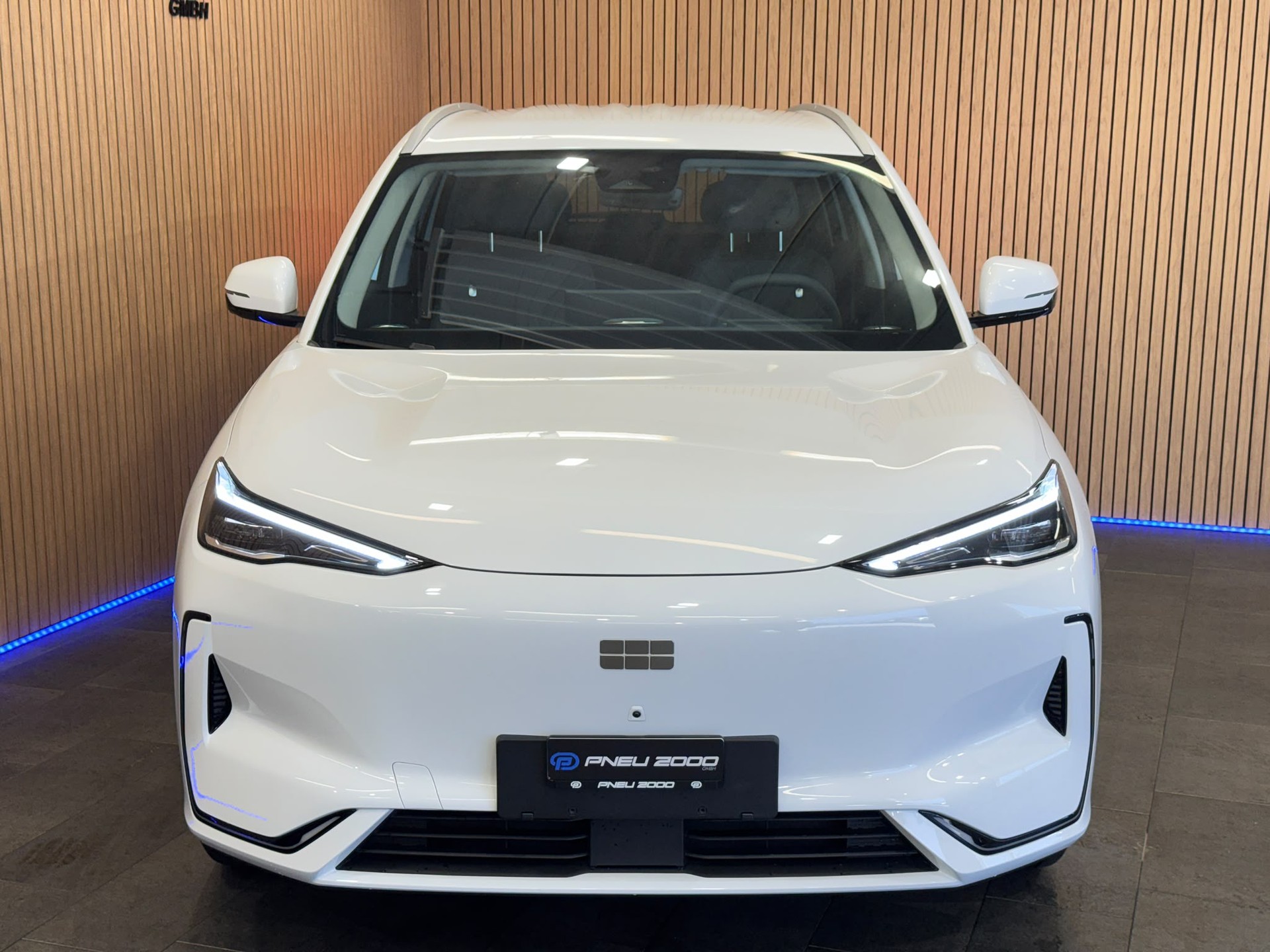 GEELY E5 Pro-showroom-element-1