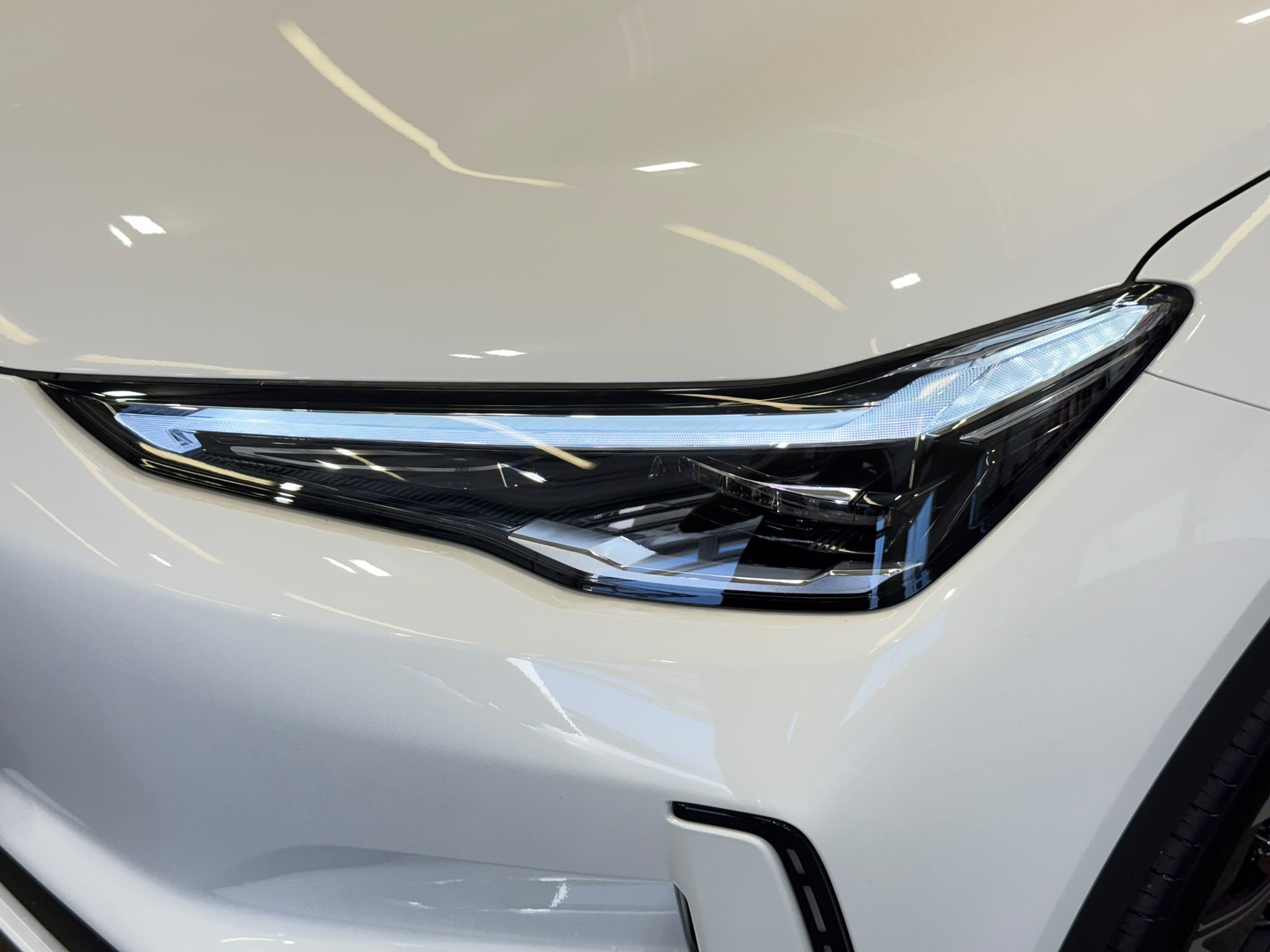 GEELY E5 Pro-showroom-element-3