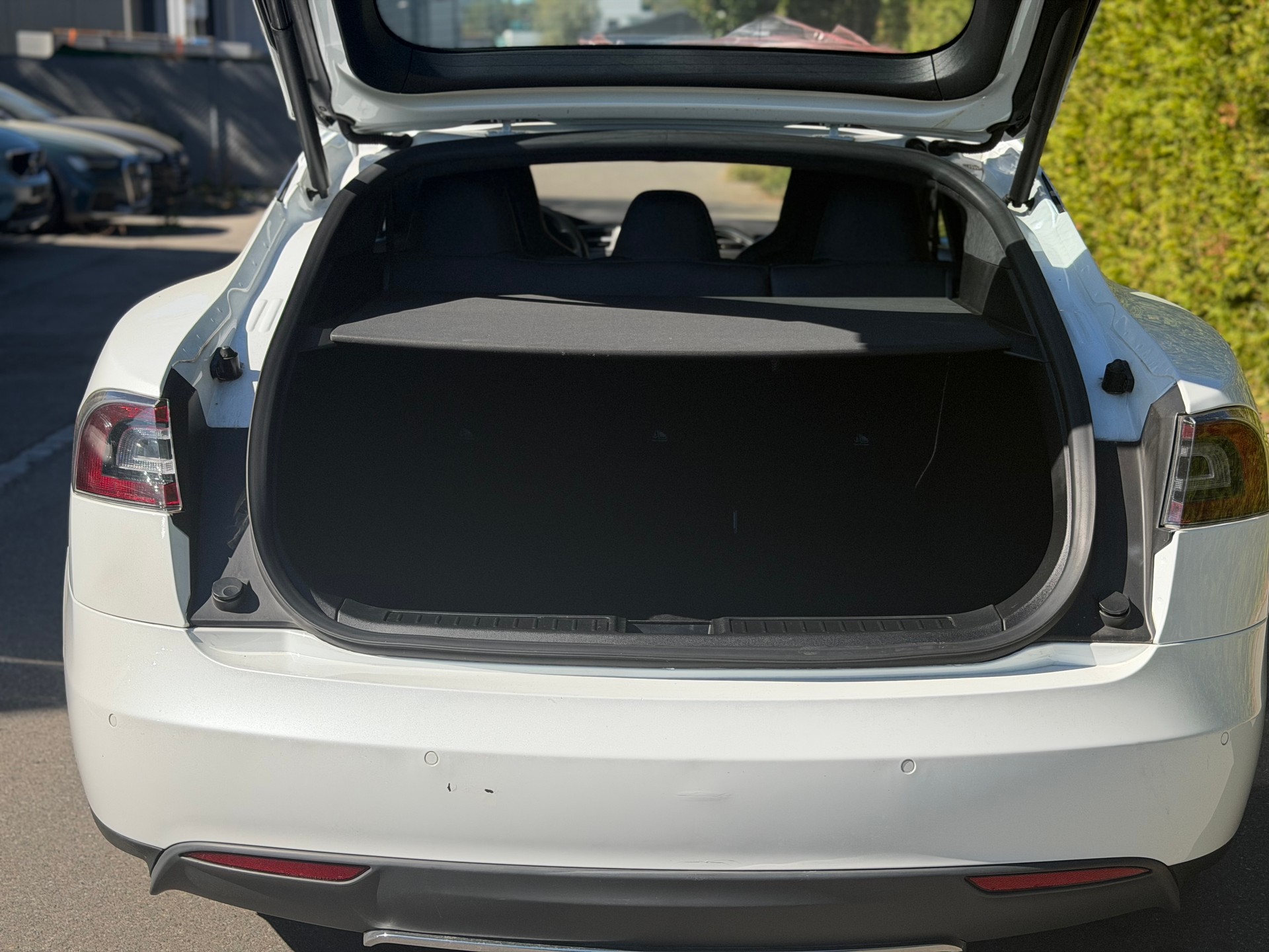 TESLA Model S 70 D-image-11