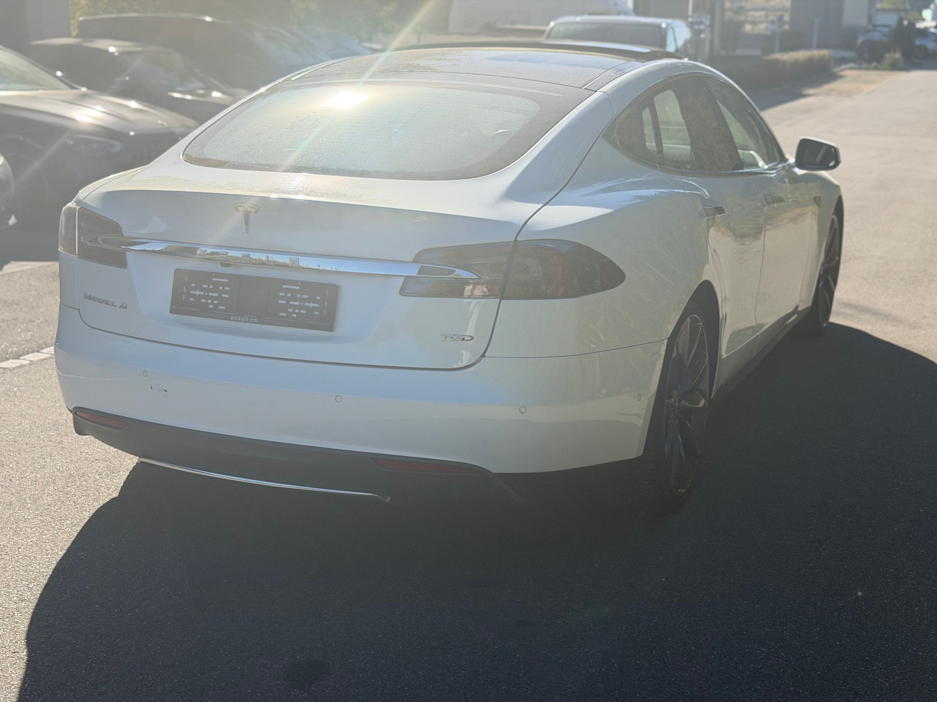 TESLA Model S 70 D-image-3