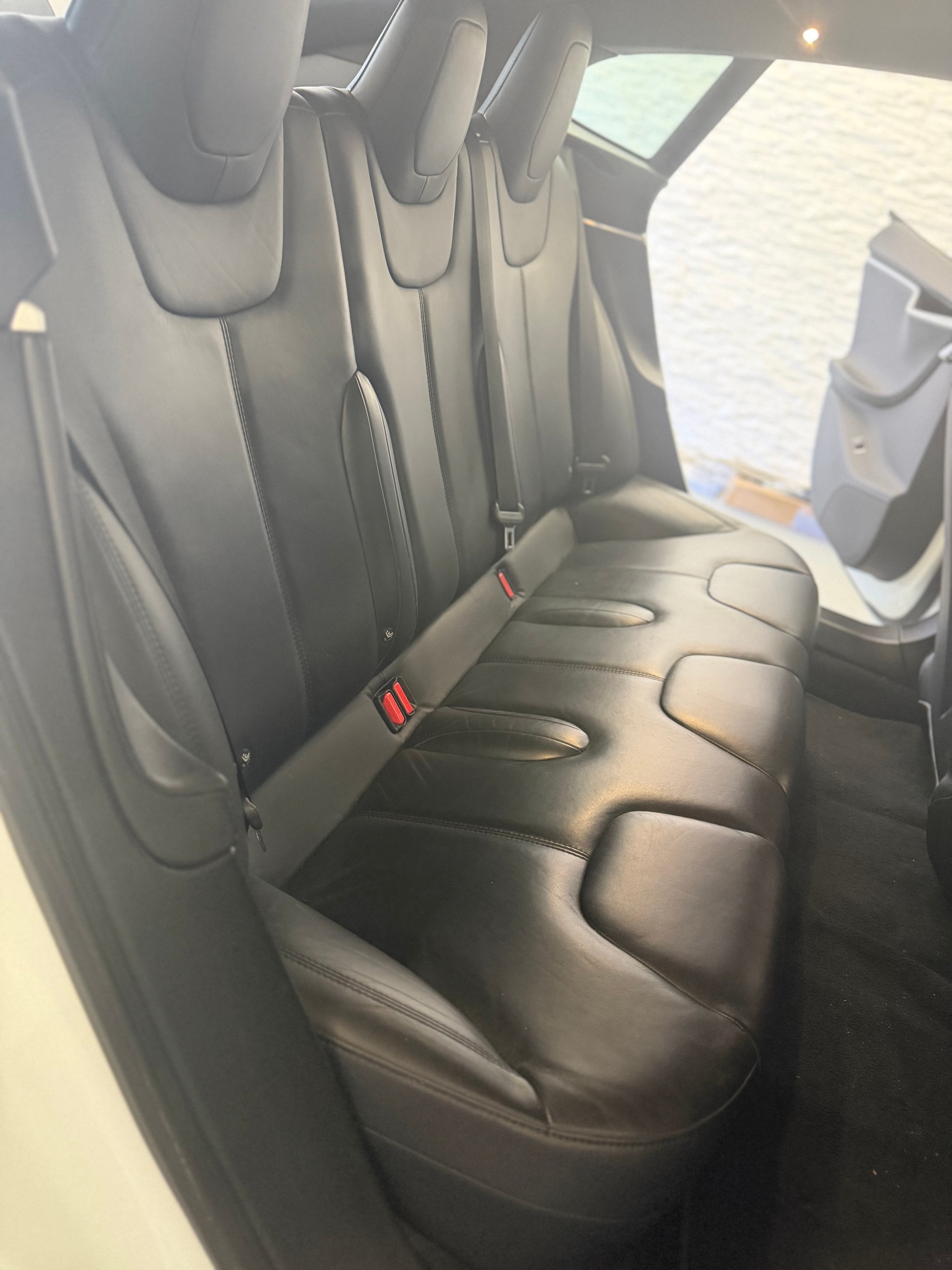 TESLA Model S 70 D-image-9