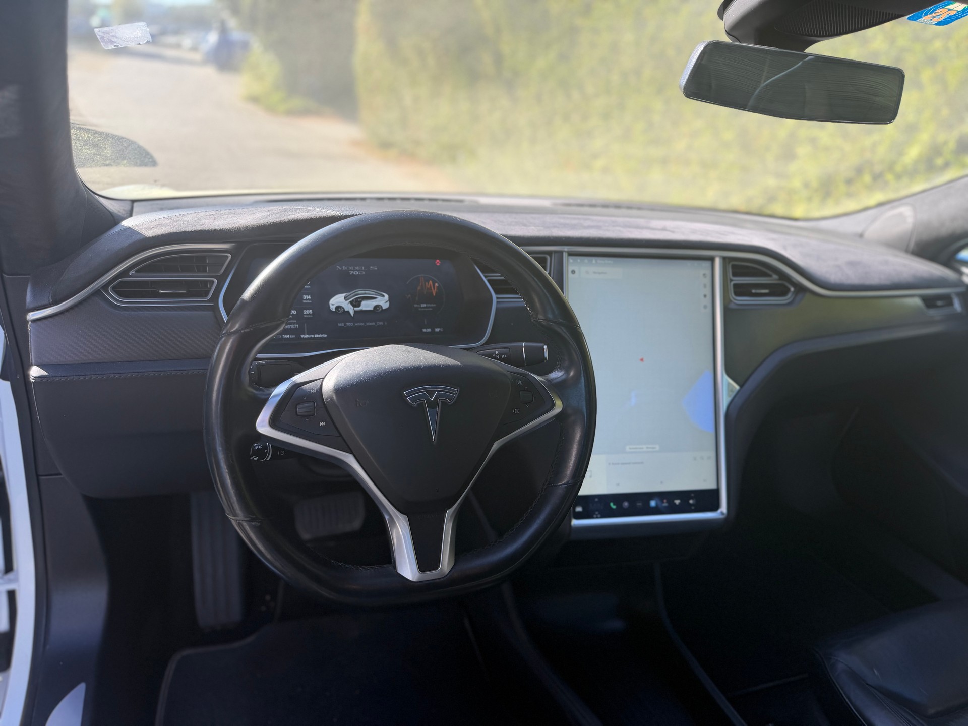 TESLA Model S 70 D-image-8