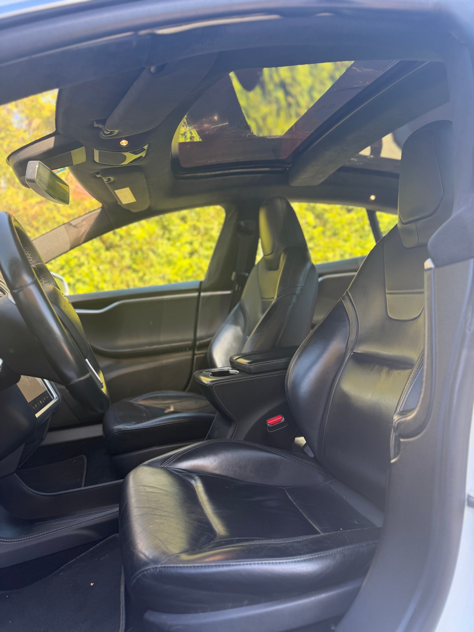 TESLA Model S 70 D-image-12