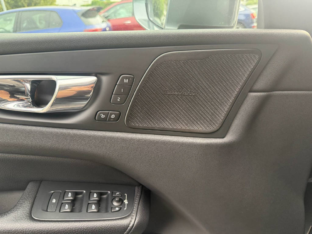 VOLVO XC60 2.0 T5 Inscription AWD (CH)-image-11
