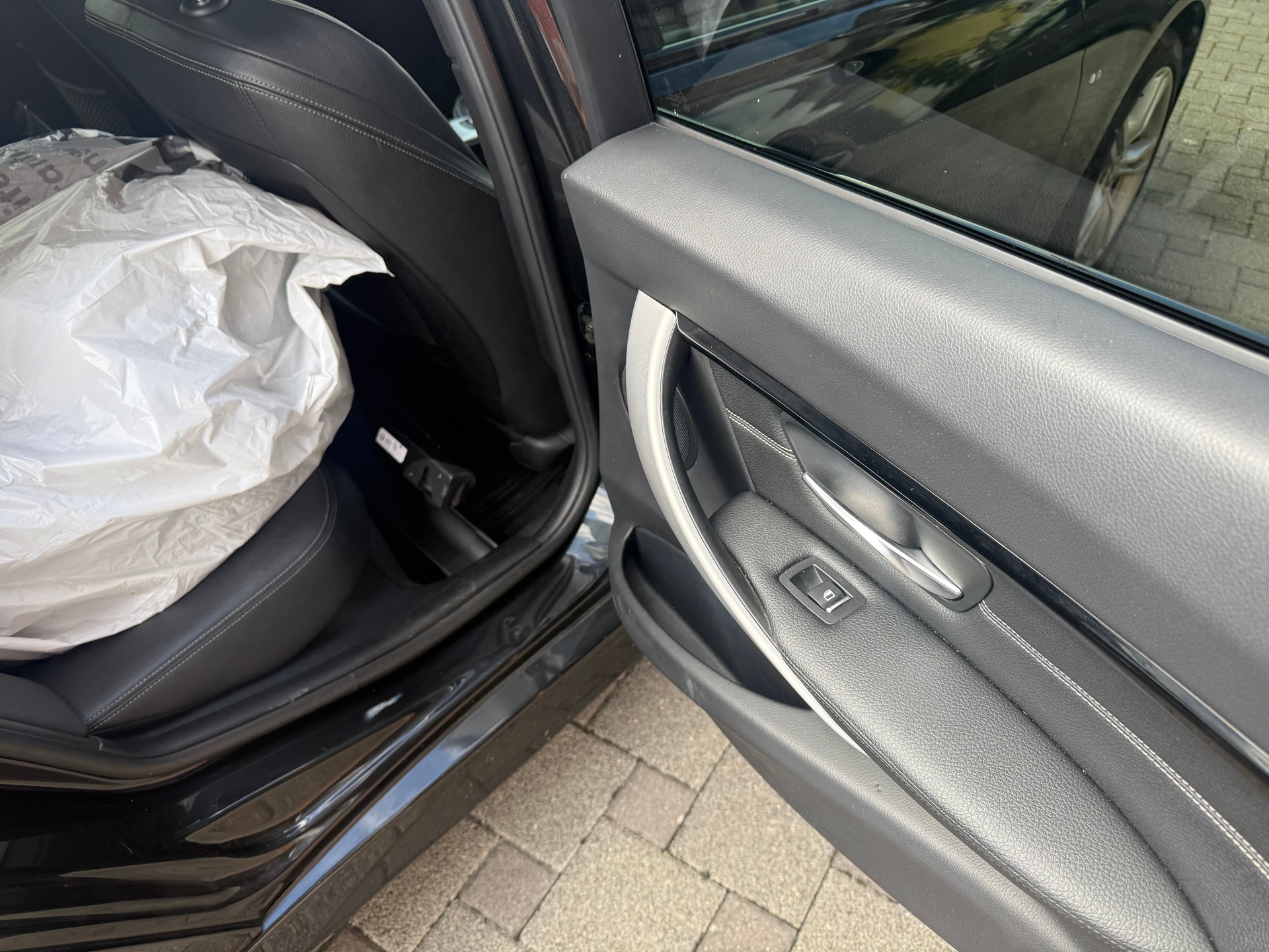 BMW 320d xDrive Touring Edition M Sport Steptronic-image-7