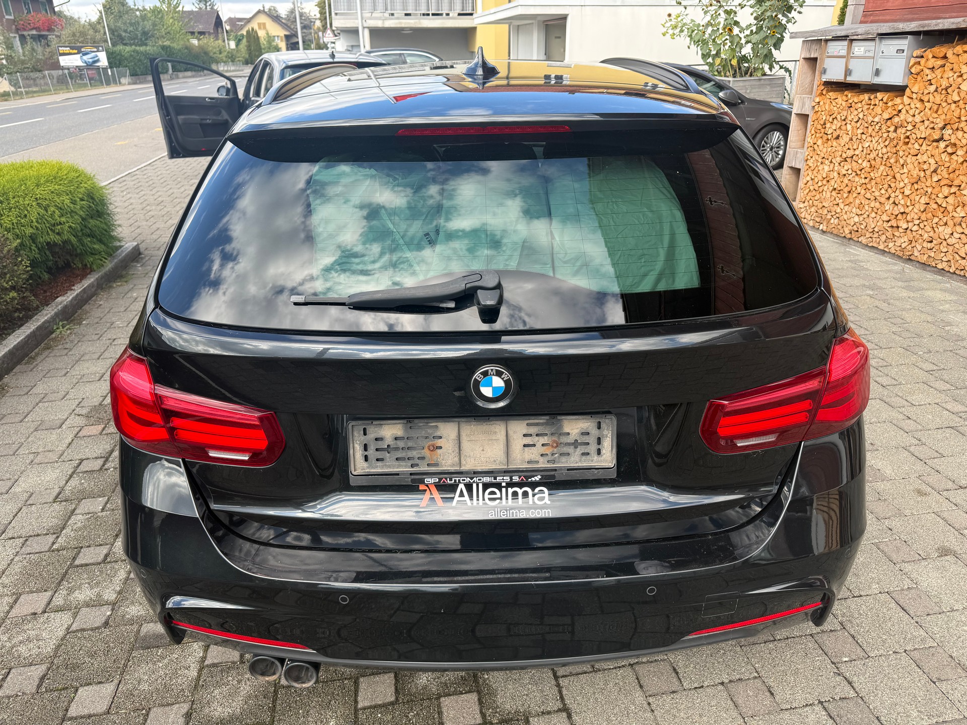 BMW 320d xDrive Touring Edition M Sport Steptronic-image-4