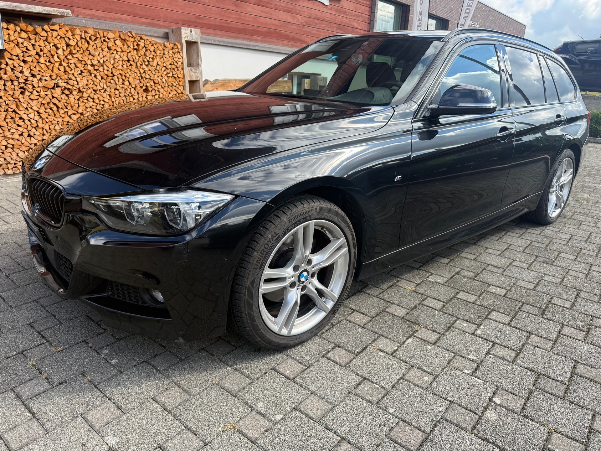BMW 320d xDrive Touring Edition M Sport Steptronic-showroom-element-1