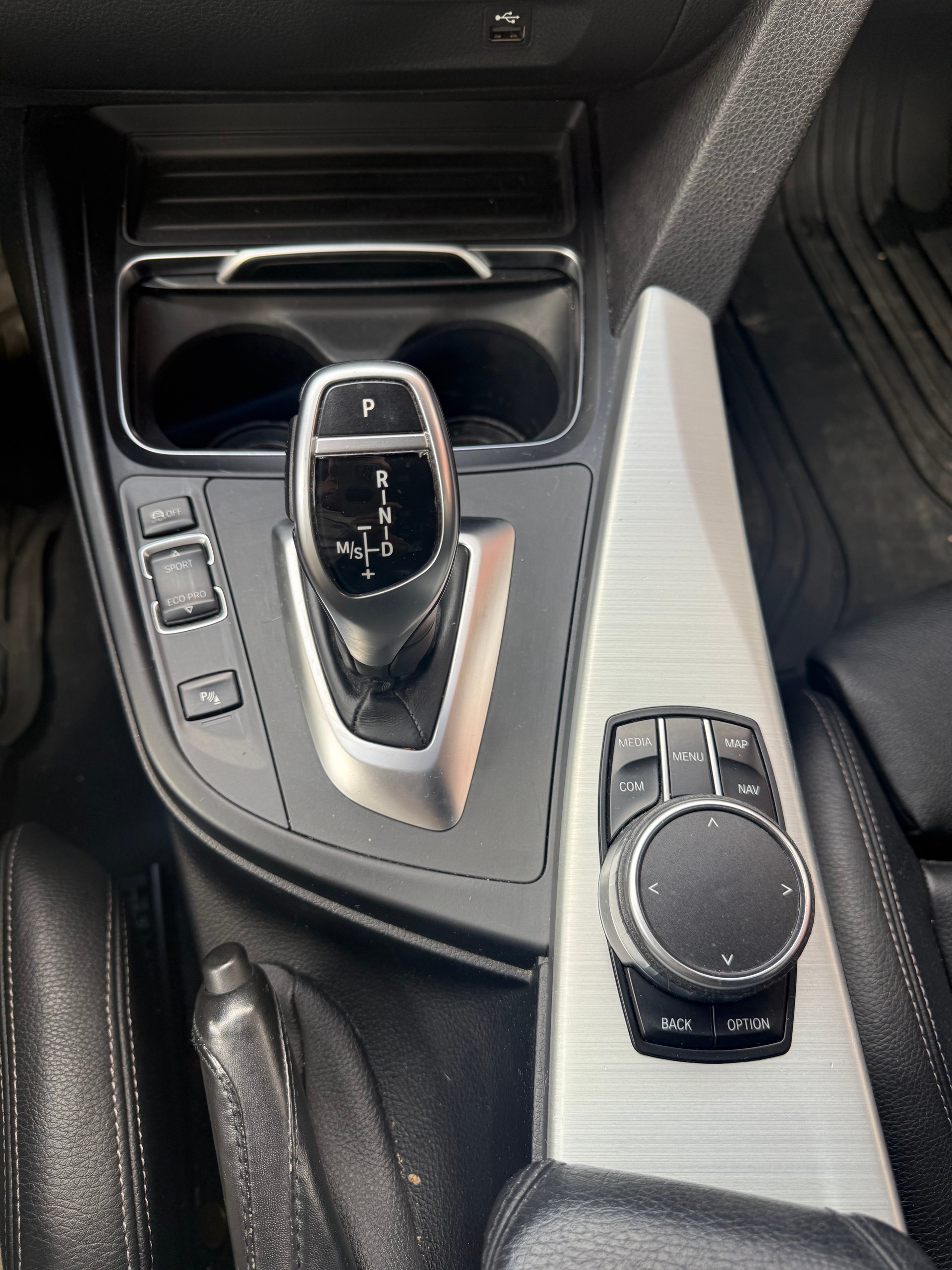 BMW 320d xDrive Touring Edition M Sport Steptronic-image-16