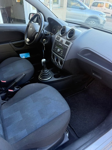 FORD Fiesta 1.4 16V Trend-image-9