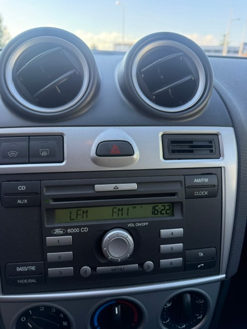 FORD Fiesta 1.4 16V Trend-image-10