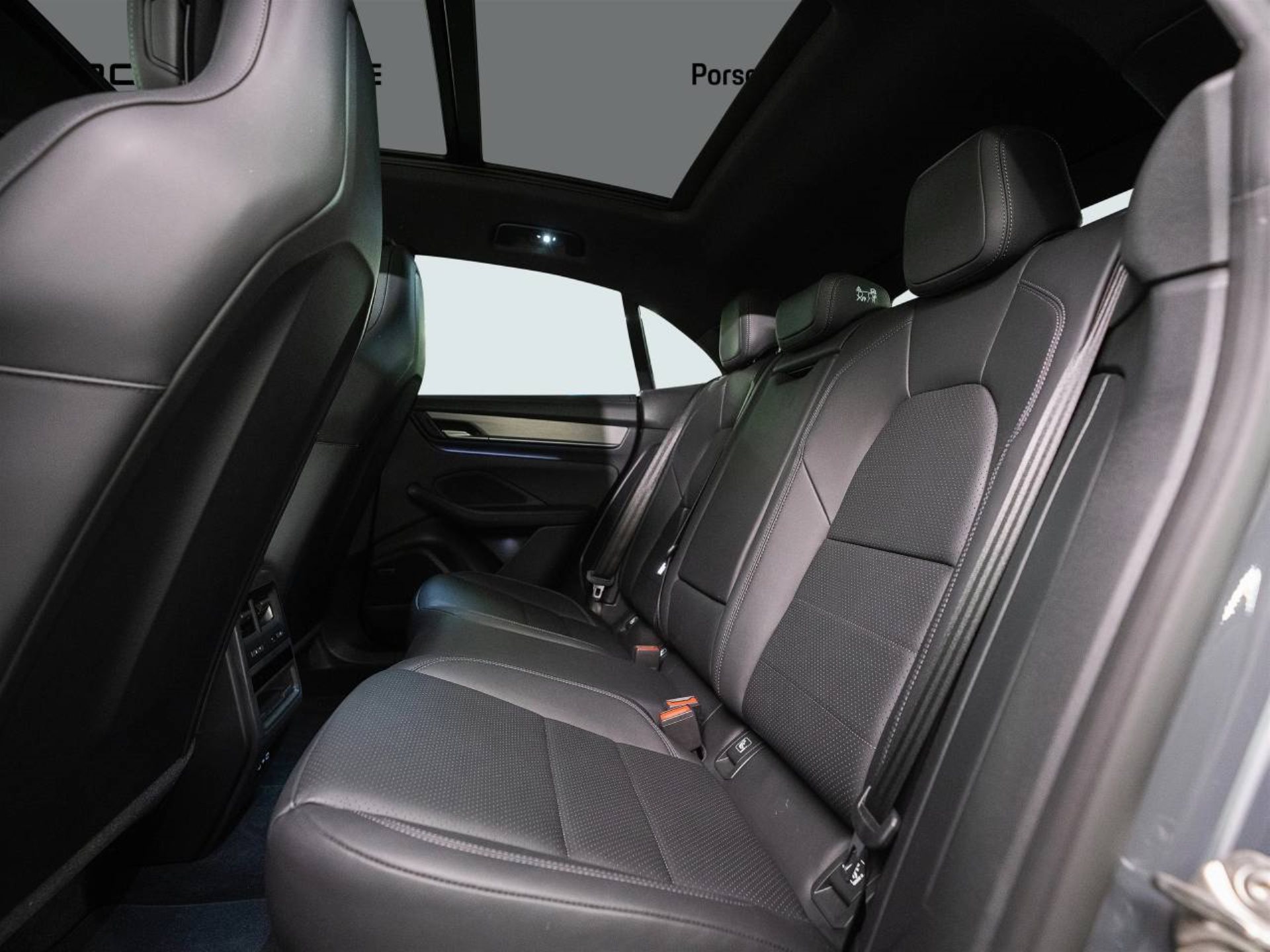 PORSCHE Macan 4S-image-25