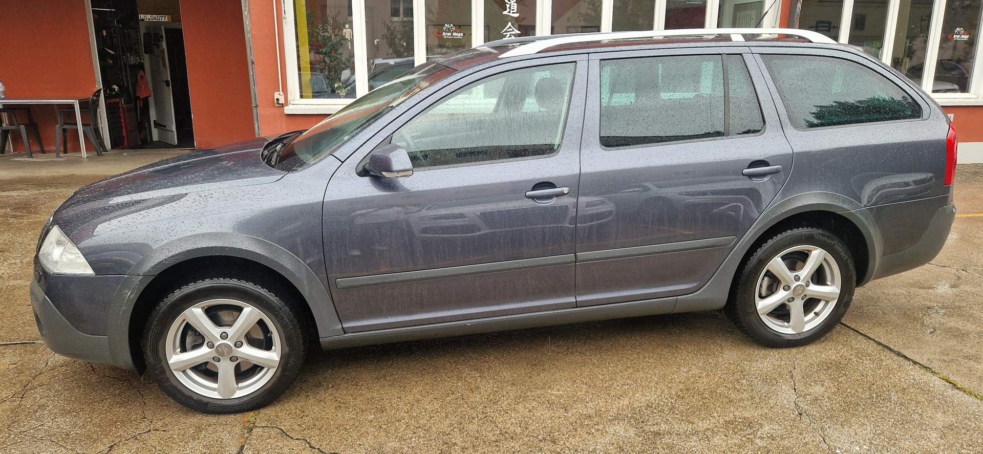 SKODA Octavia Scout 2.0 TDI 4x4-image-2