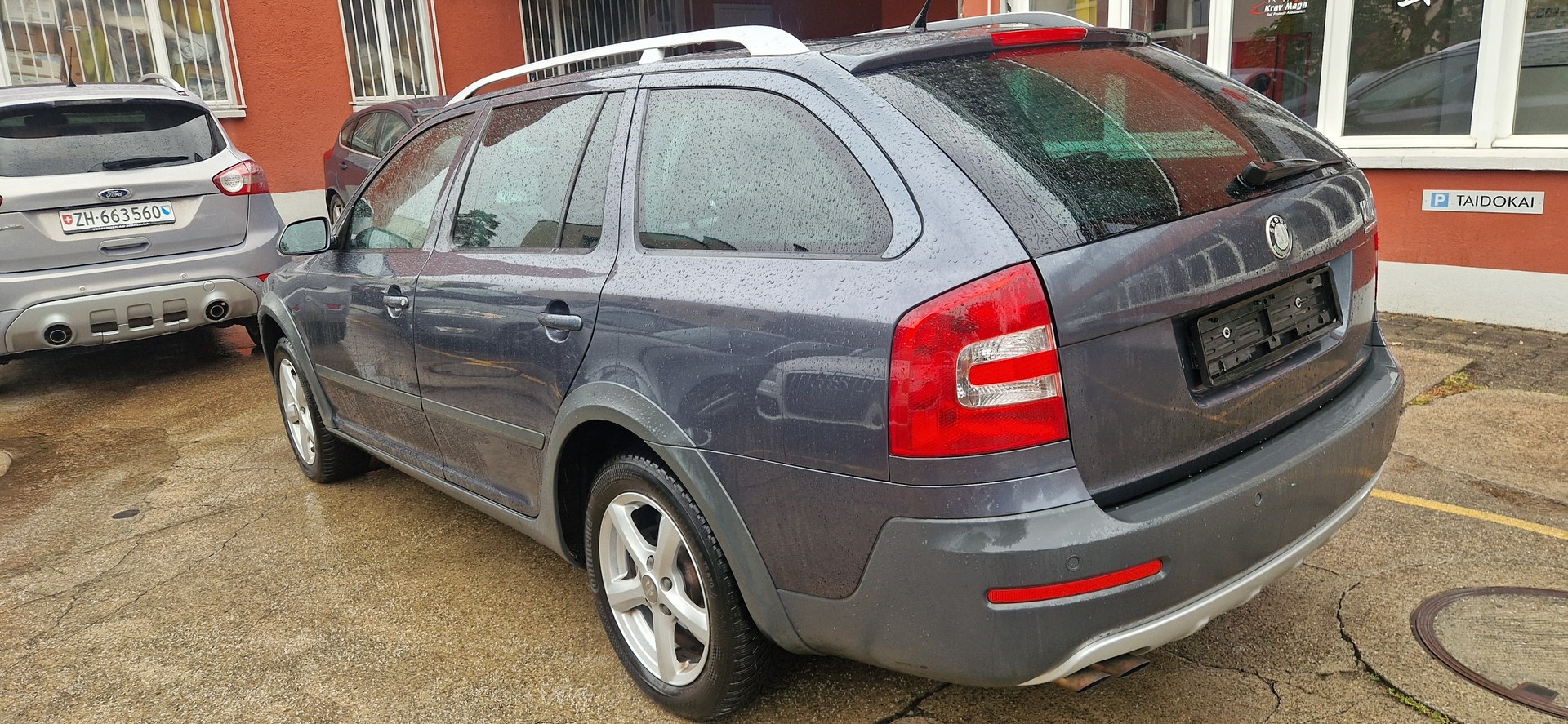 SKODA Octavia Scout 2.0 TDI 4x4-image-3