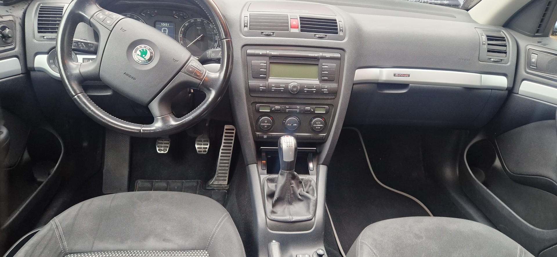 SKODA Octavia Scout 2.0 TDI 4x4-image-6