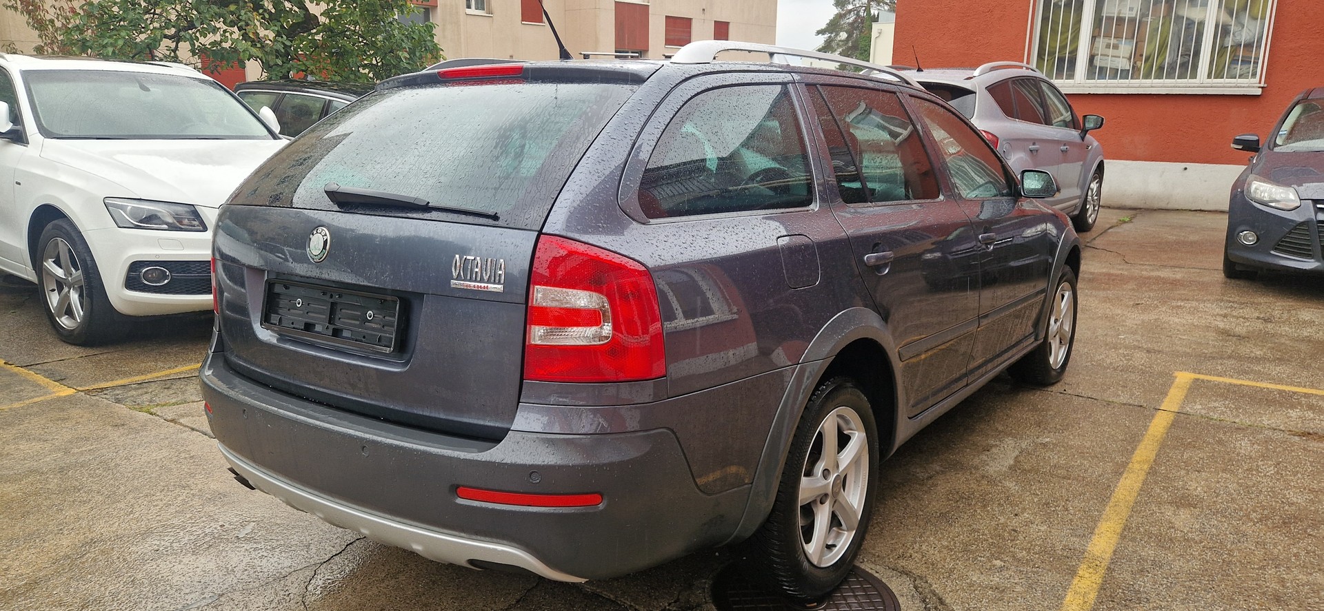 SKODA Octavia Scout 2.0 TDI 4x4-image-4